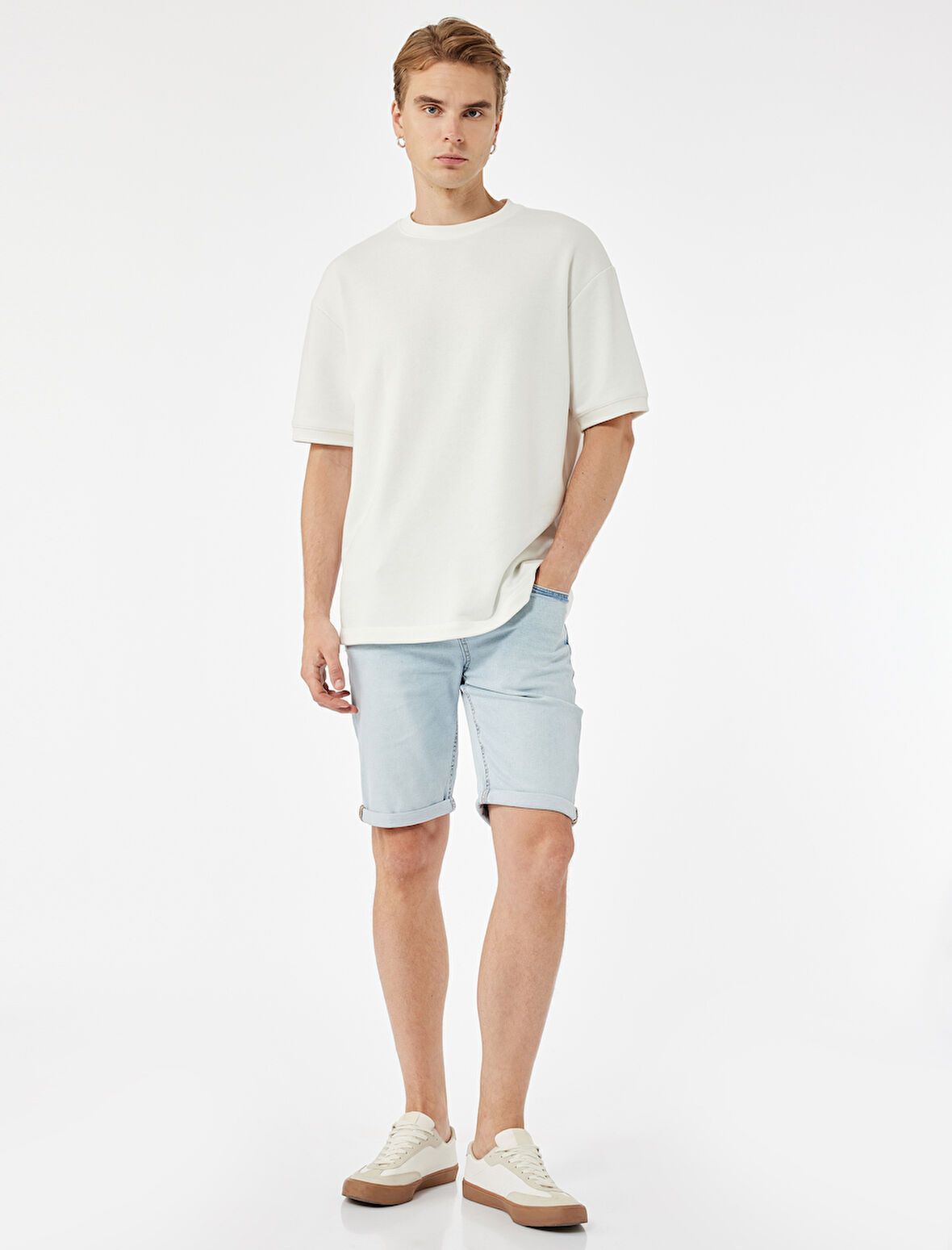 Katlamalı Paça Cep Detaylı Pamuklu Slim Fit Jean Şort