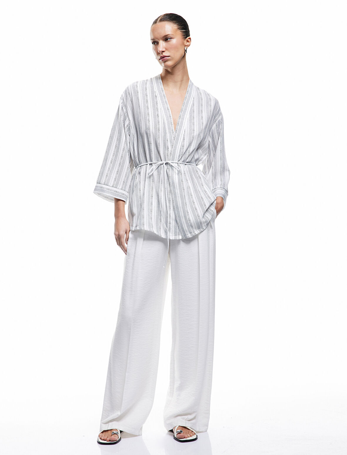 Rahat Kalıp Kemer Detaylı 3/4 Geniş Kollu Uzun Kimono