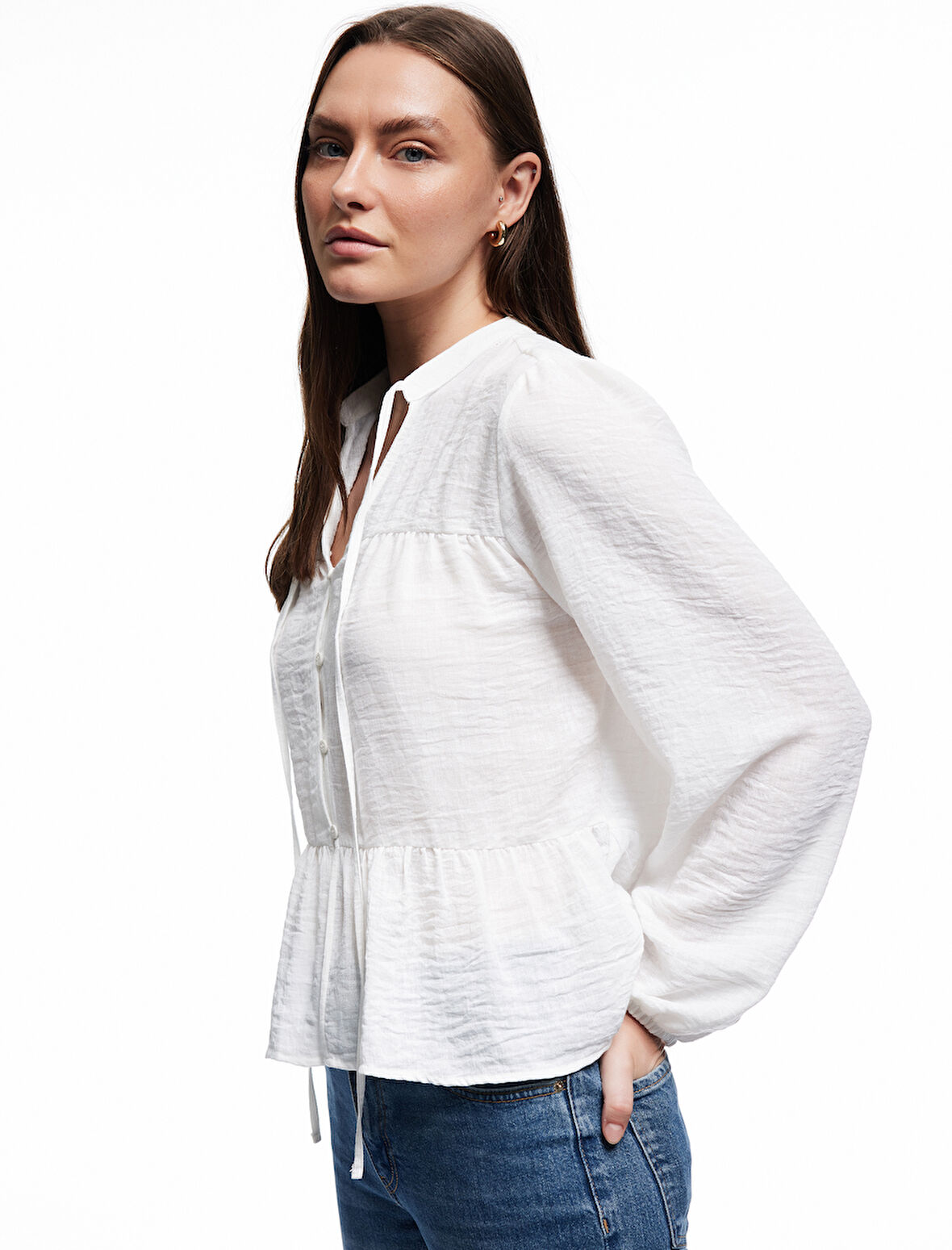 Keten Görünümlü Uzun Balon Kollu Fiyonklu Hakim Yaka Bağlama Detaylı Bluz