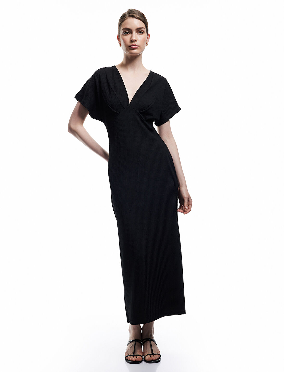 Bürümcük Kumaş Dokulu Kısa Kollu Uzun V Yaka Elbise