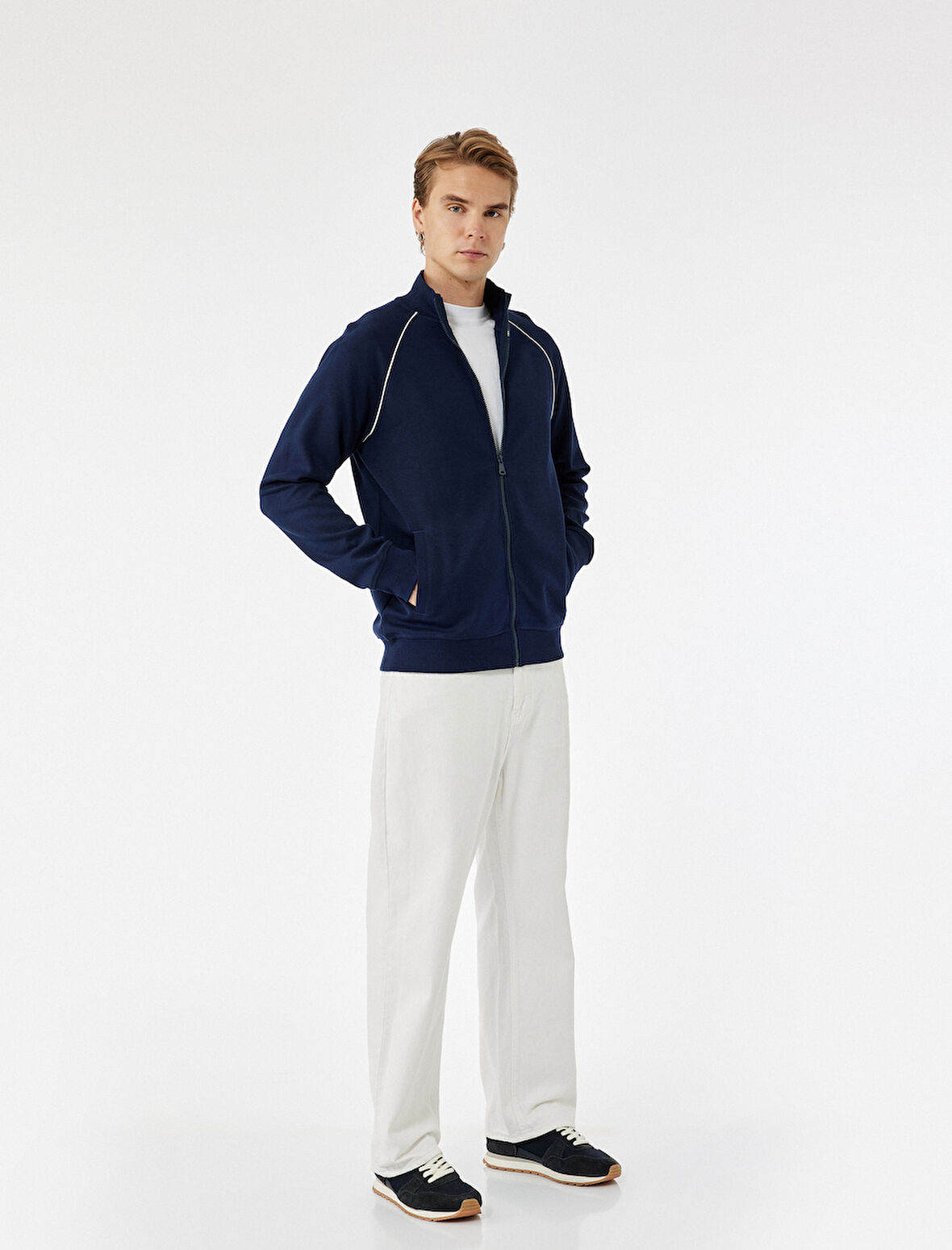 Uzun Kollu Çizgi Detaylı Cepli Pamuklu Dik Yaka Fermuarlı Sweatshirt