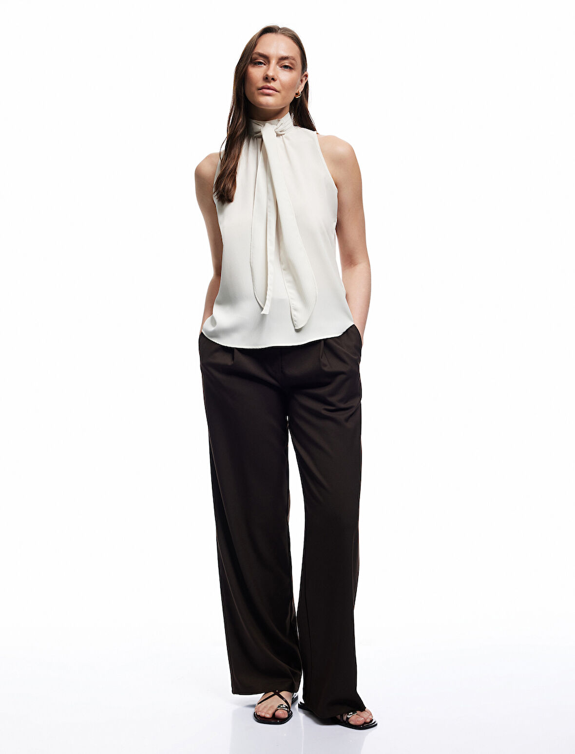 Bağlamalı Dik Yaka Kolsuz Bluz 