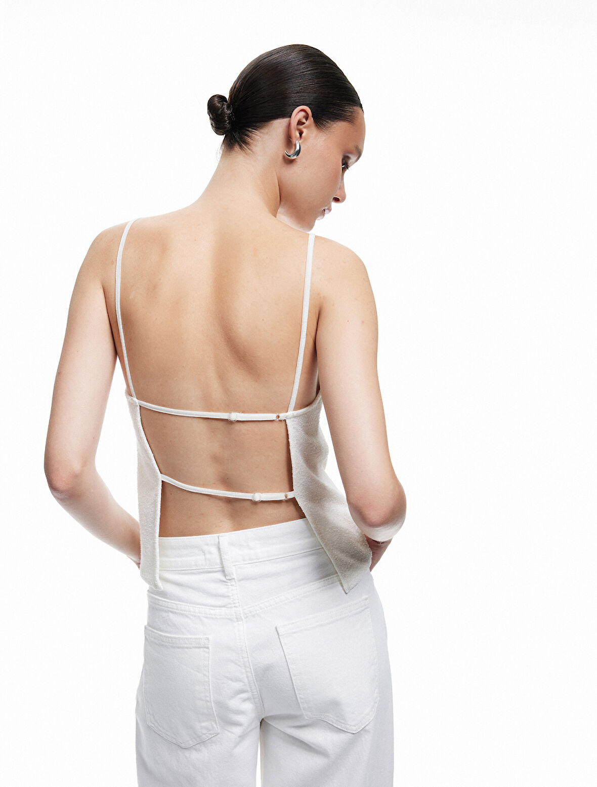 İnce Askılı Sırt Dekolteli Taşlı Bluz