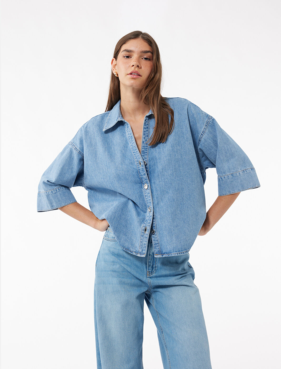 Oversize V Yaka Pamuklu Yarım Kollu Jean Gömlek