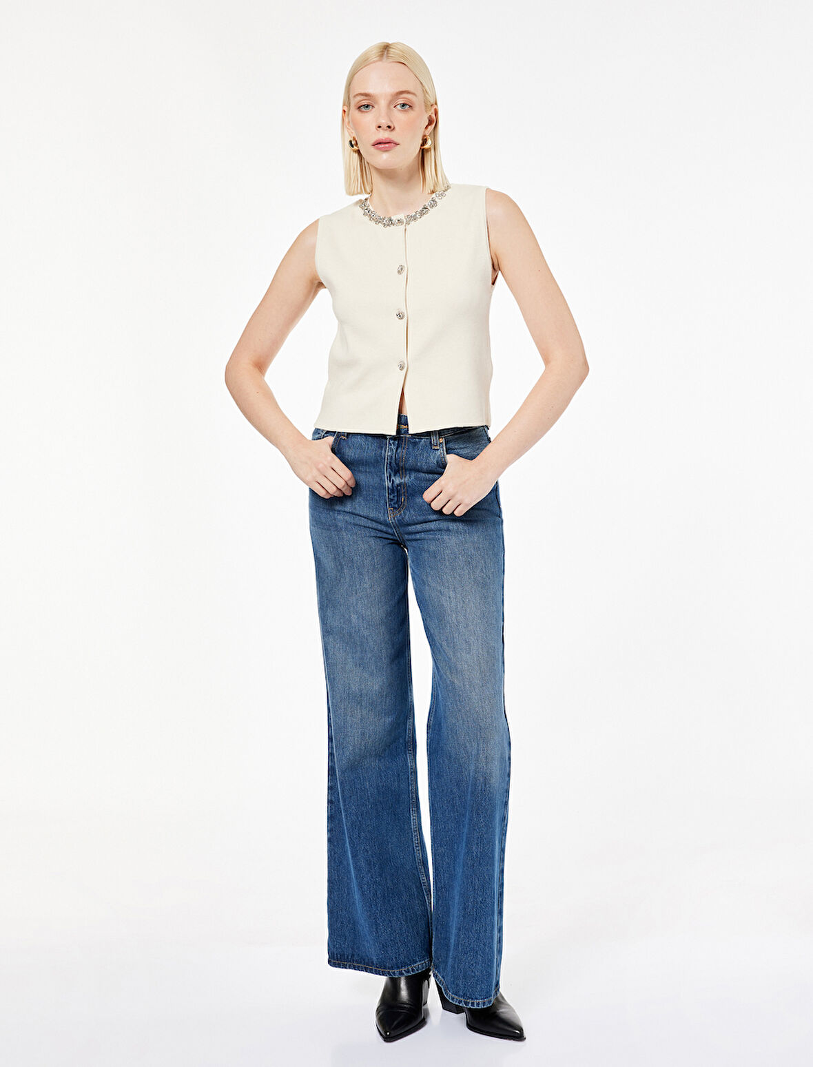 Düğmeli Bisiklet Yaka Taşlı Triko Yelek