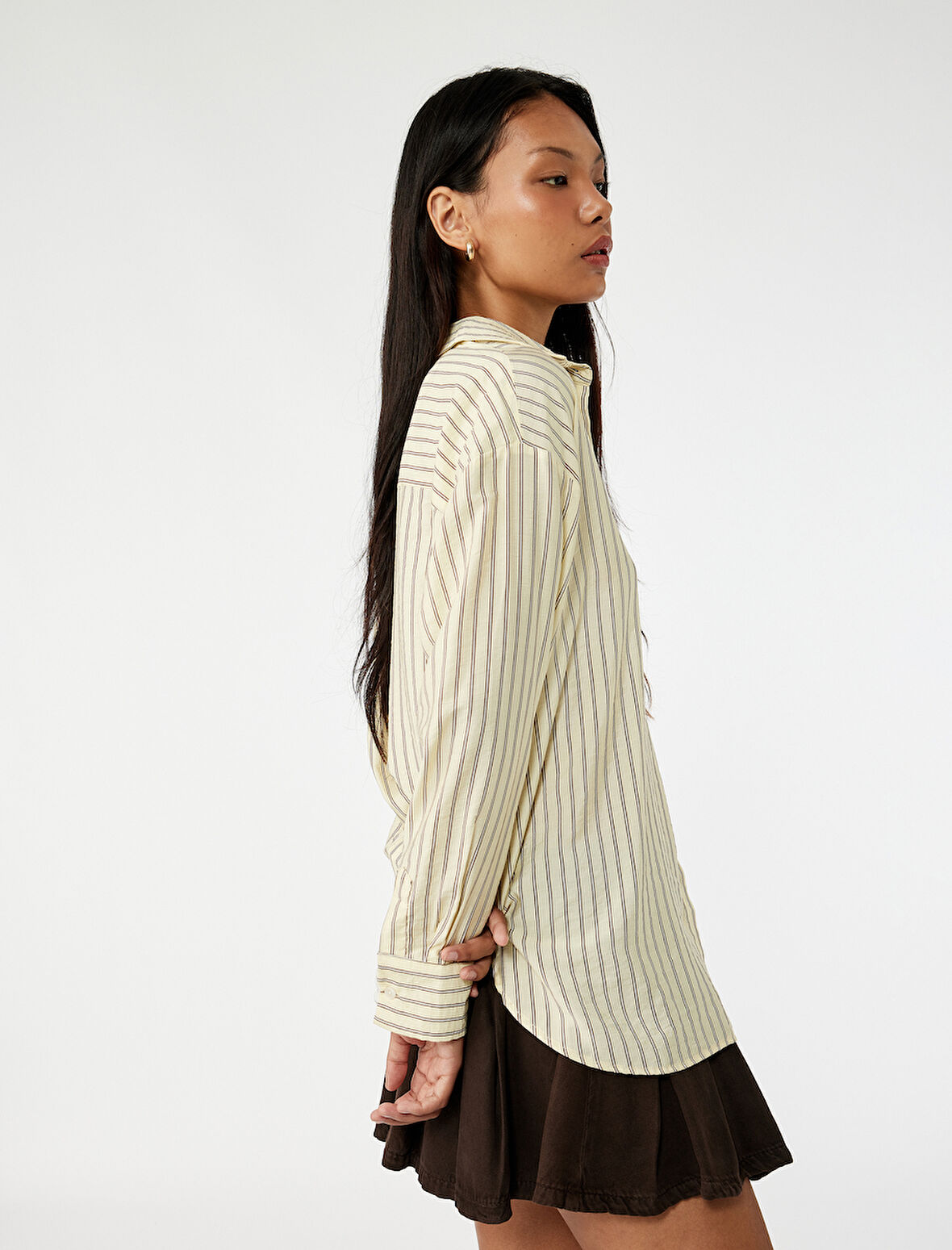 Düğmeli Uzun Kollu Klasik Yaka Oversize Viskon Gömlek