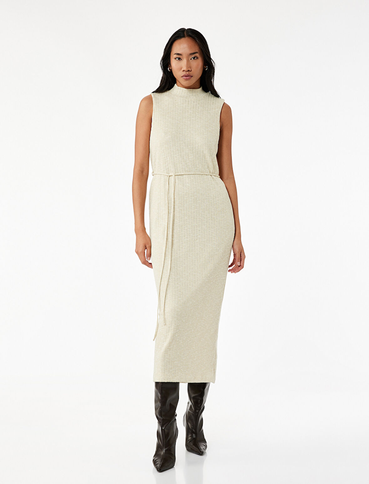 Slim Fit Parıltılı Kemerli Kolsuz Dik Yaka Midi Boy Kalem Elbise