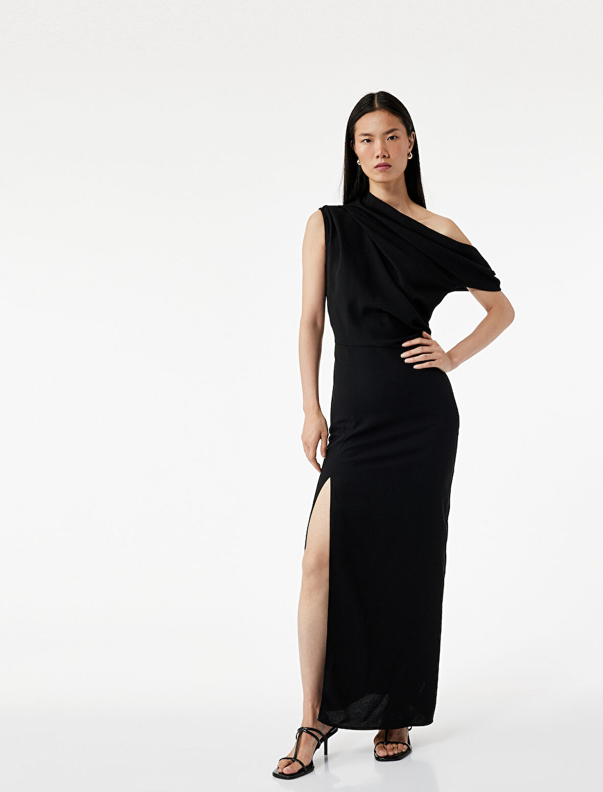 Krep Kumaş Asimetrik Kesim Drapeli Yırtmaçlı Midi Boy Tek Omuz Elbise