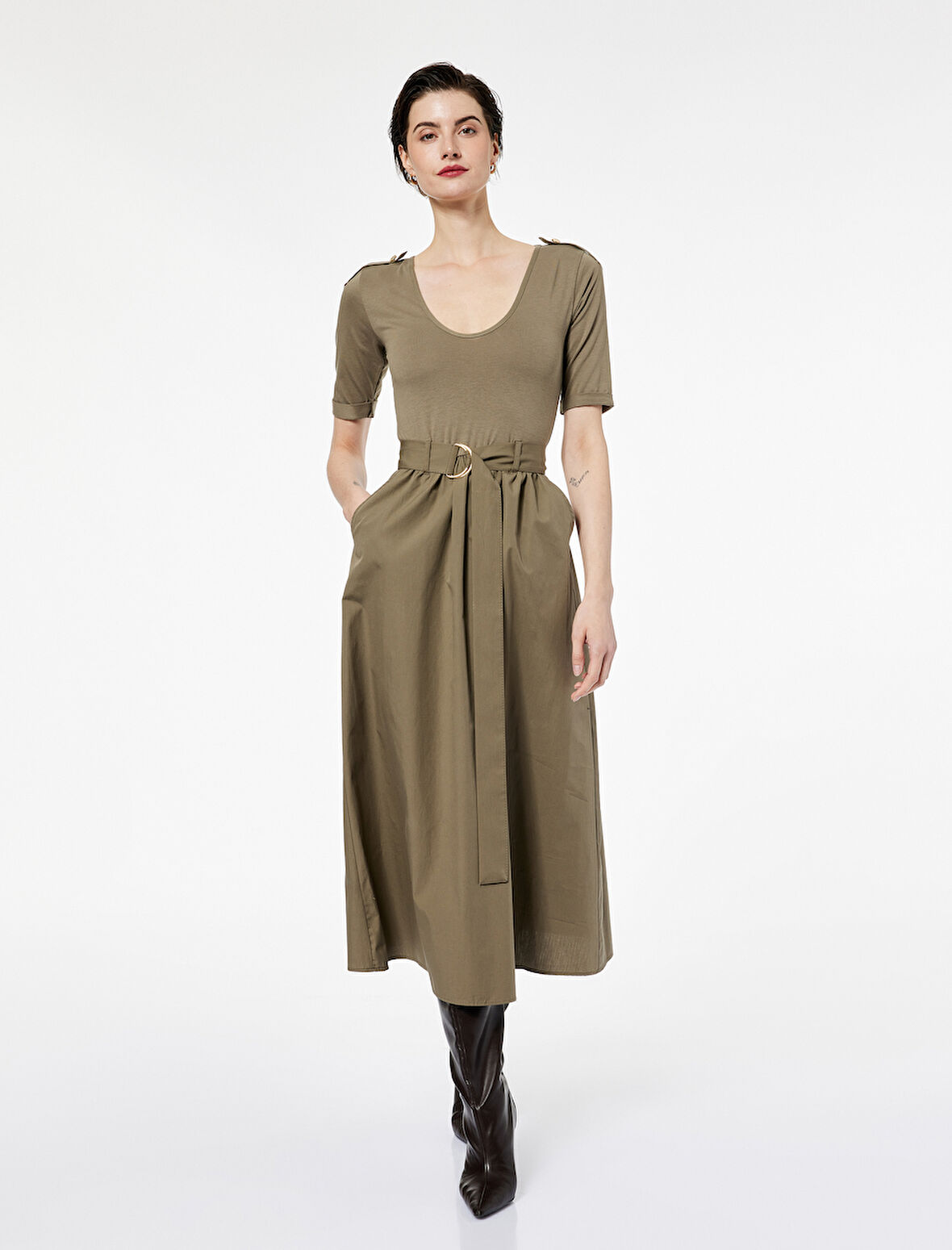 U Yaka Kısa Kollu Kemer Detaylı A Kesim Uzun Elbise