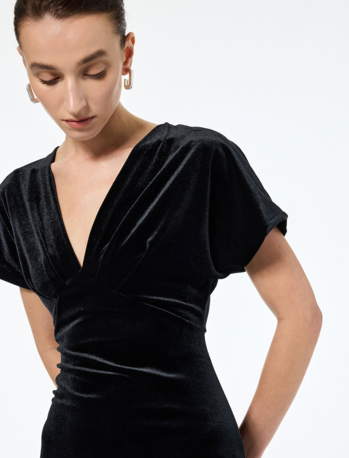 Slim Fit Kısa Yarasa Kollu Kruvaze V Yaka Midi Boy Kadife Elbise