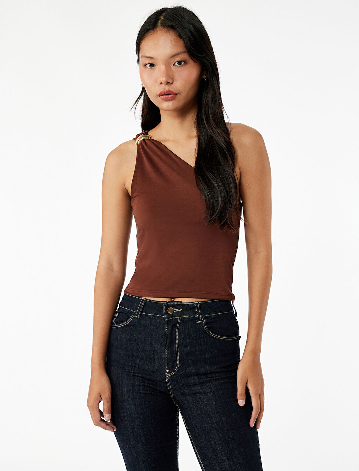 Metal Aksesuarlı Slim Fit Tek Omuz Kolsuz Bluz