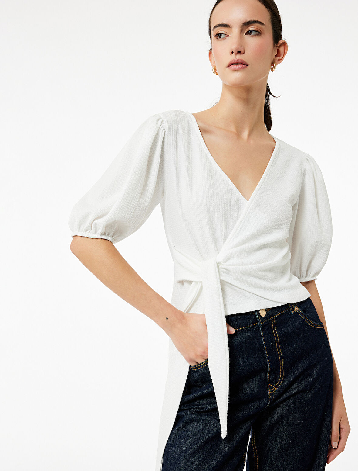 Bürümcük Kumaş Önden Bağlama Detaylı Kısa Balon Kollu Kruvaze Tişört