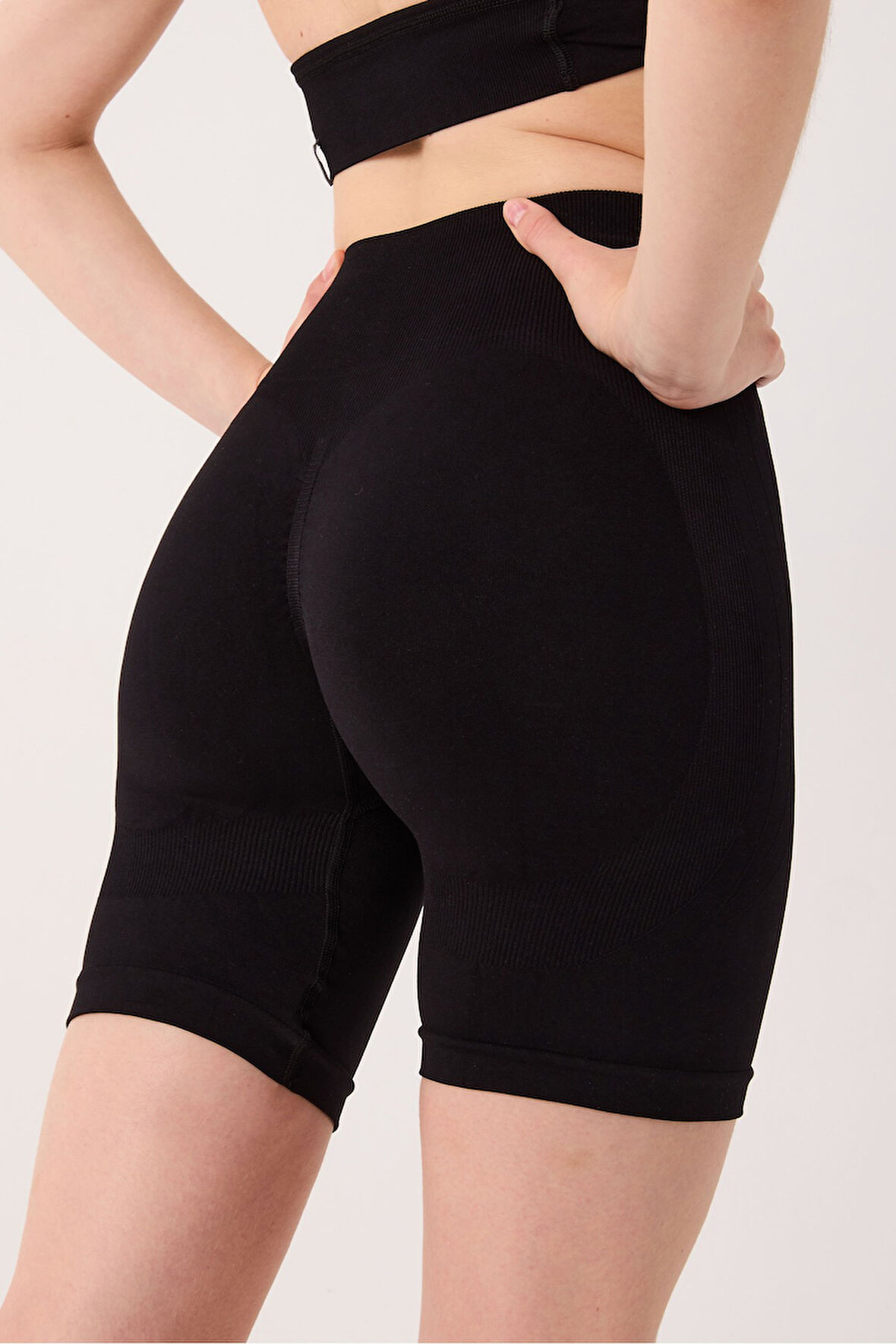 Amara Spor Şort Yüksek Bel Esnek Şekillendirici ve Toparlayıcı Seamless Tayt Kısa Şort