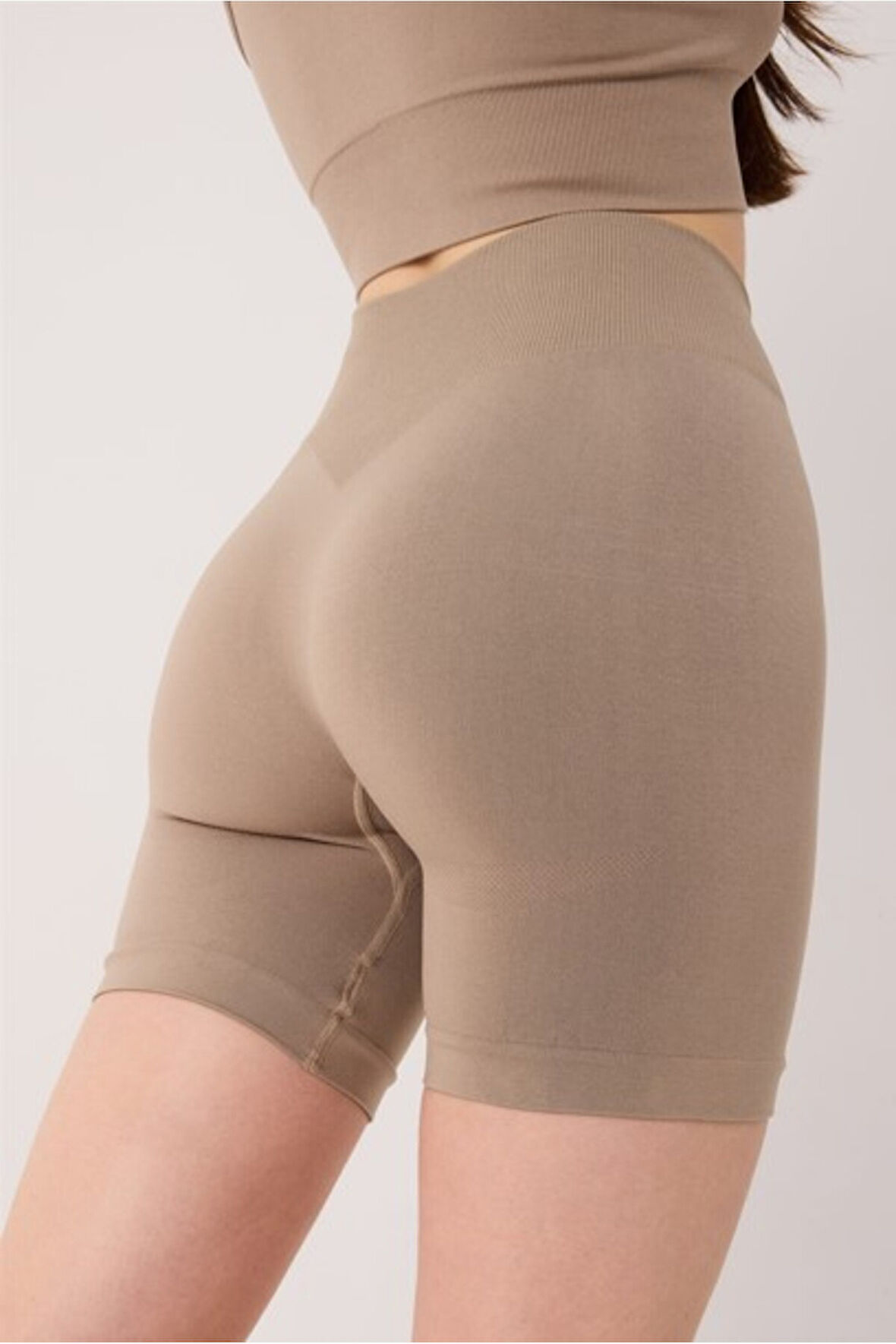 Essential Spor Şort Yüksek Bel Esnek Şekillendirici ve Toparlayıcı Seamless Tayt Kısa Şort