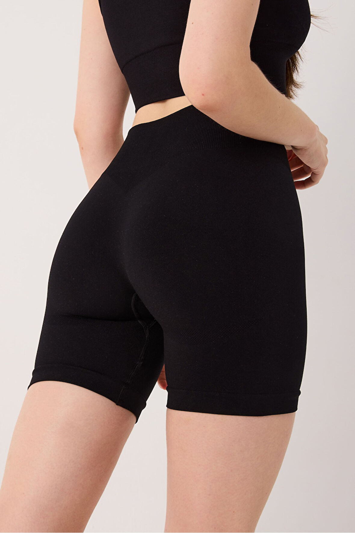 Essential Spor Şort Yüksek Bel Esnek Şekillendirici ve Toparlayıcı Seamless Tayt Kısa Şort