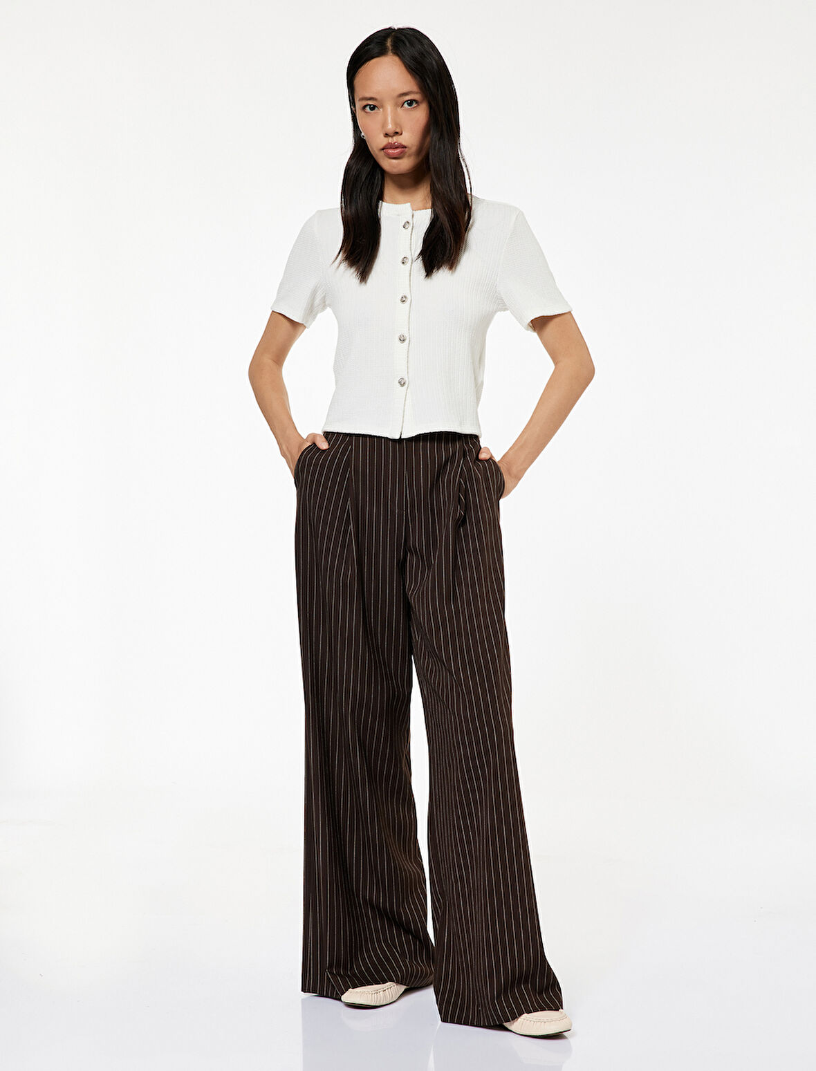 Regular Fit Kısa Kollu Bisiklet Yaka Düğmeli Hırka