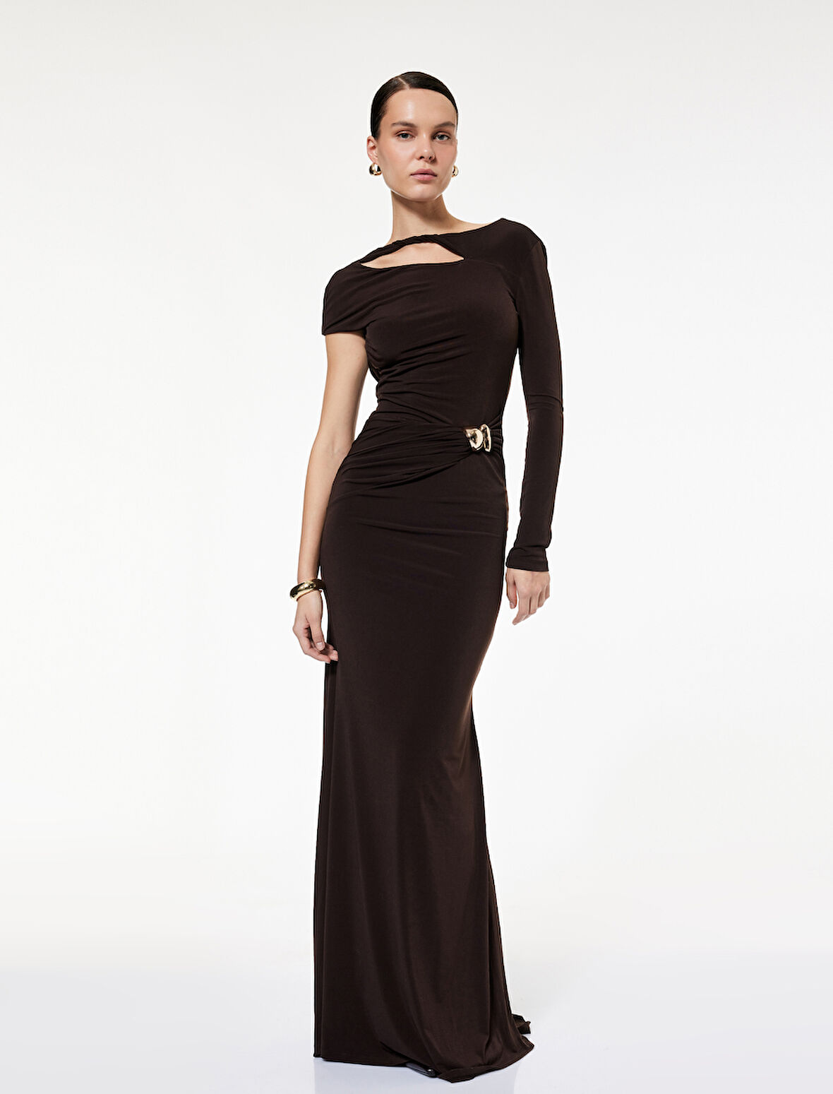 Uzun Kollu Metal Aksesuarlı Sırtı Pencere Detaylı Uzun Tek Omuz Elbise