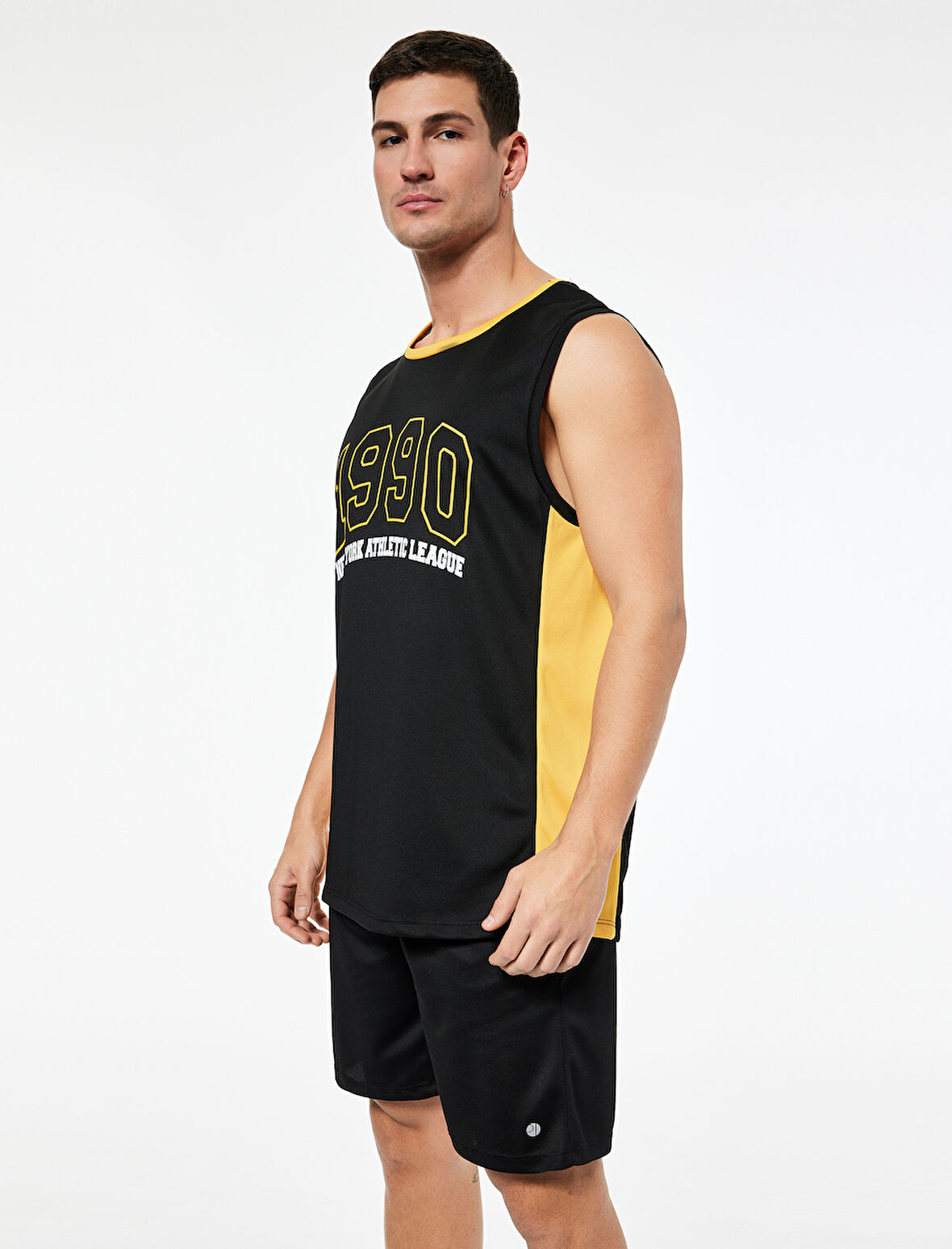 Kolsuz Bisiklet Yaka Renk Kontrastlı Baskılı Spor Atleti