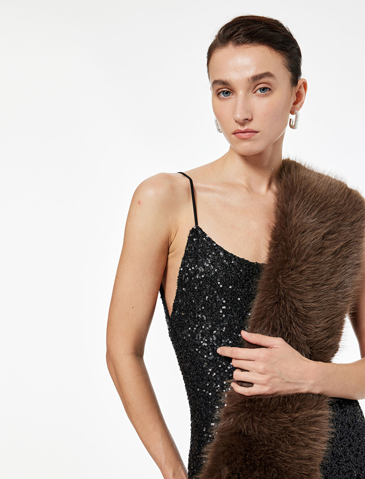 İp Askılı U Yaka Pullu Payetli Midi Abiye Elbise