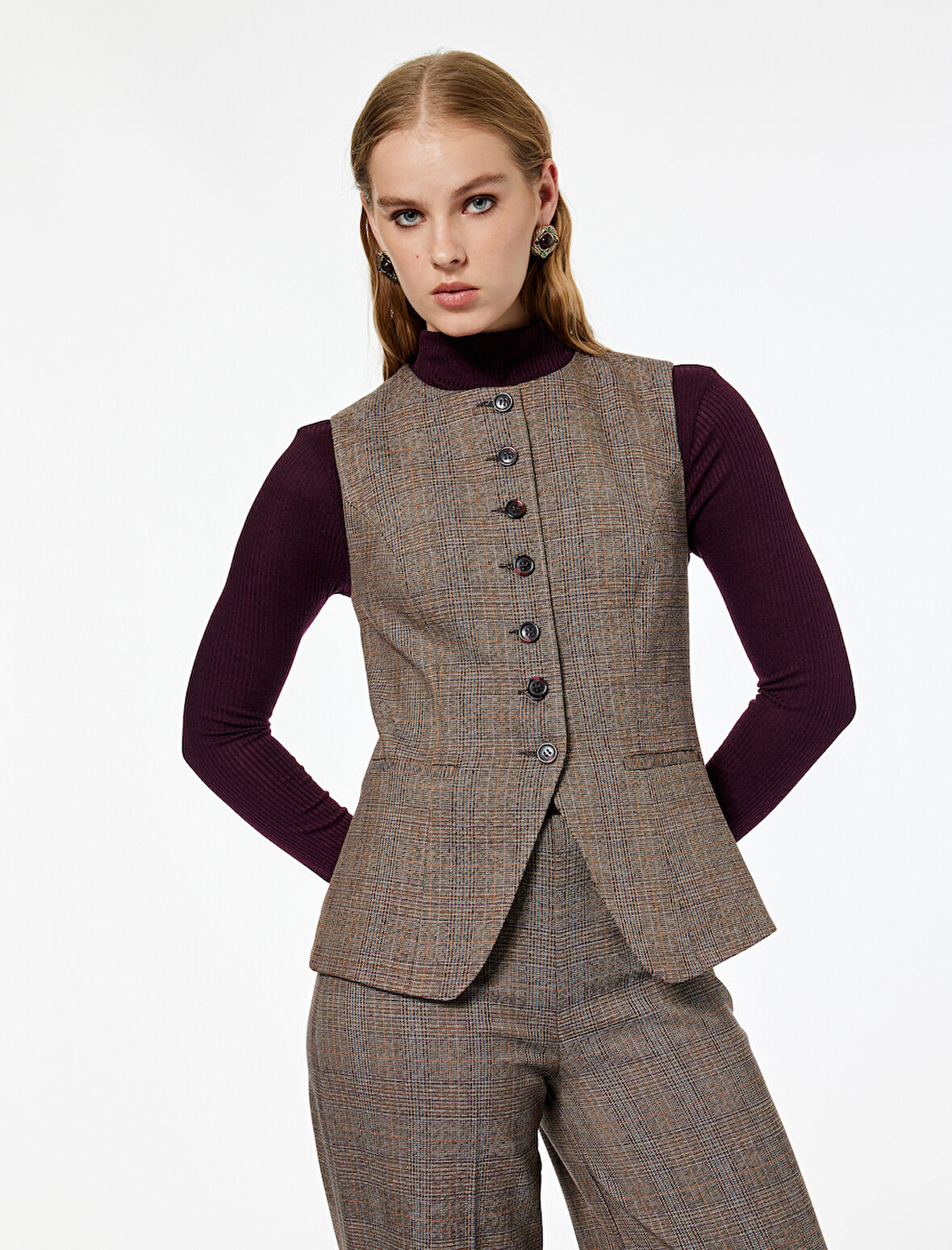 Koton X Melis Ağazat - Slim Fit Bisiklet Yaka Düğmeli Ekose Yelek