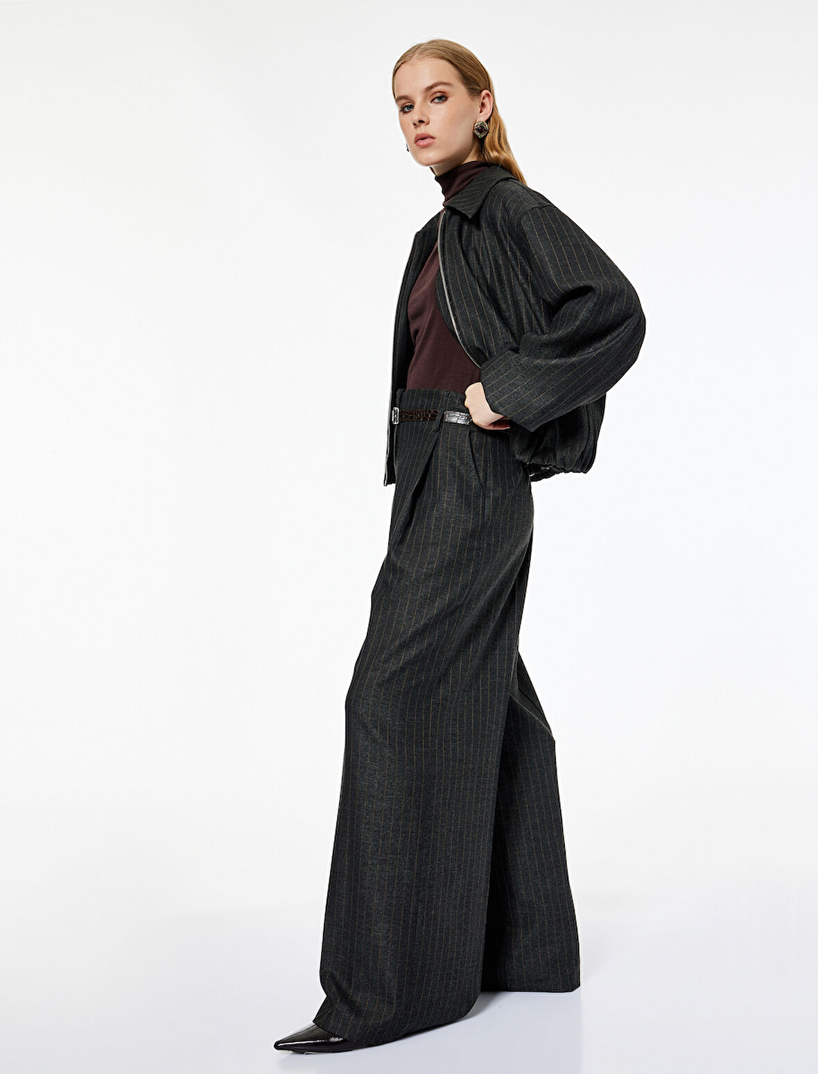 Koton X Melis Ağazat - Cepli Düz Geniş Paça Kemerli Kumaş Pantolon