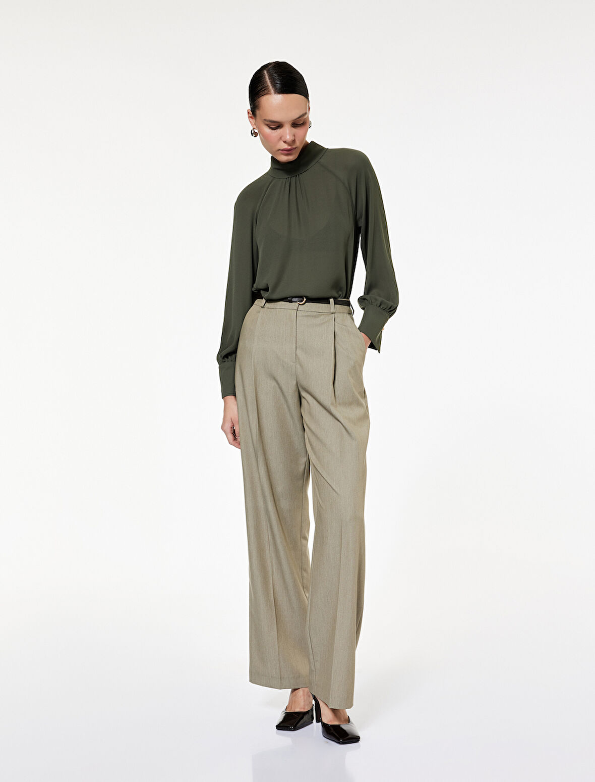 Regular Fit Uzun Kollu Dik Yaka Drapeli Bluz