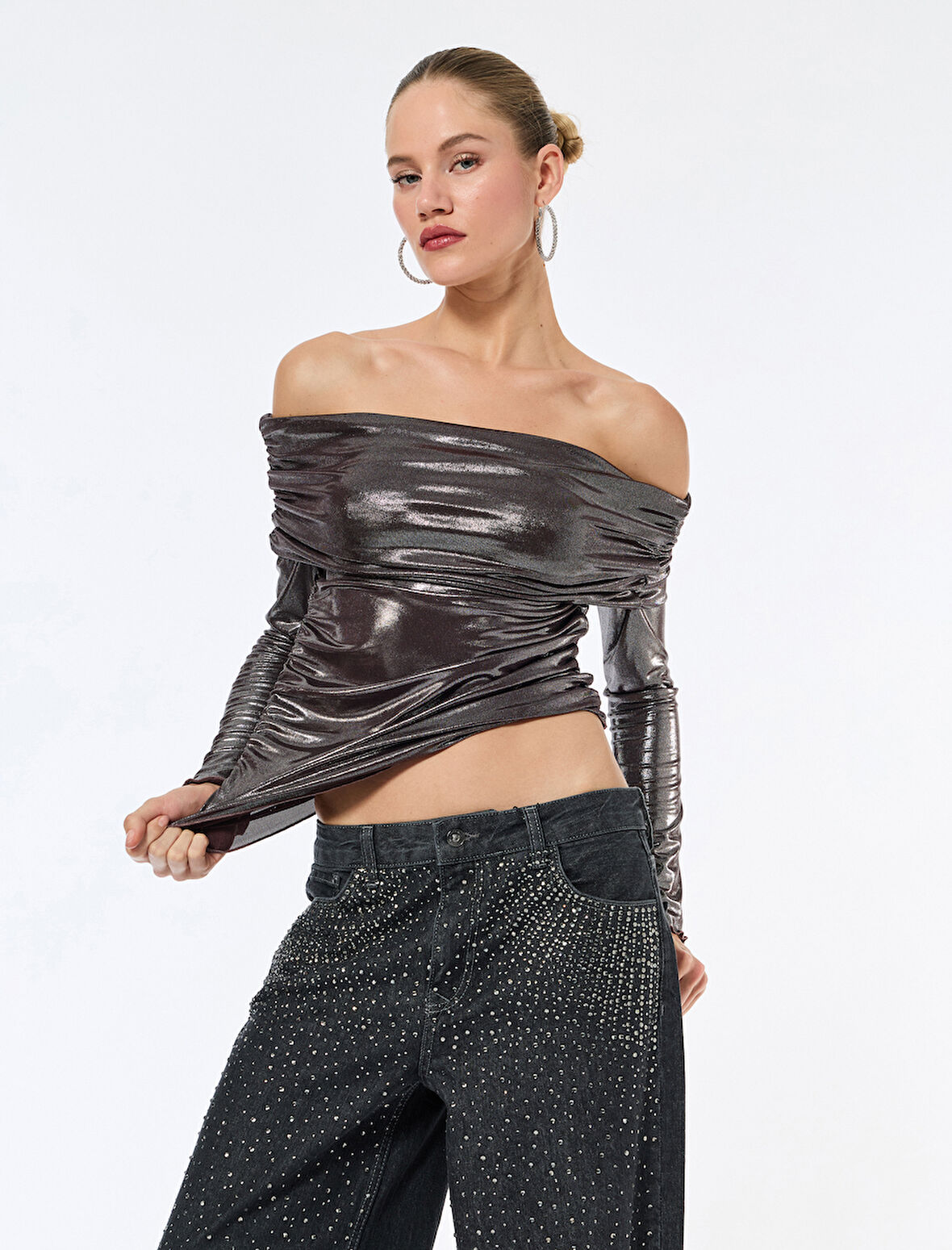 Uzun Kollu Drapeli Metalik Parlak Omzu Açık Bluz