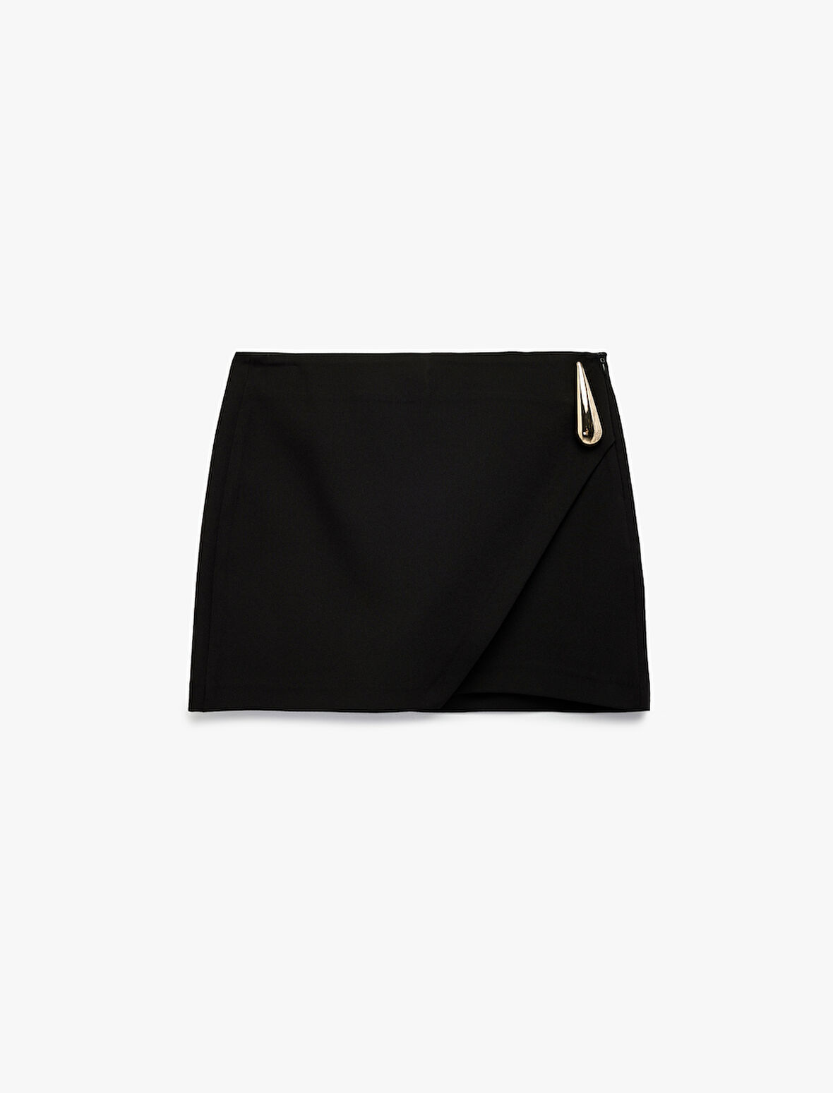 Aksesuar Detaylı Kruvaze Mini Şort Etek