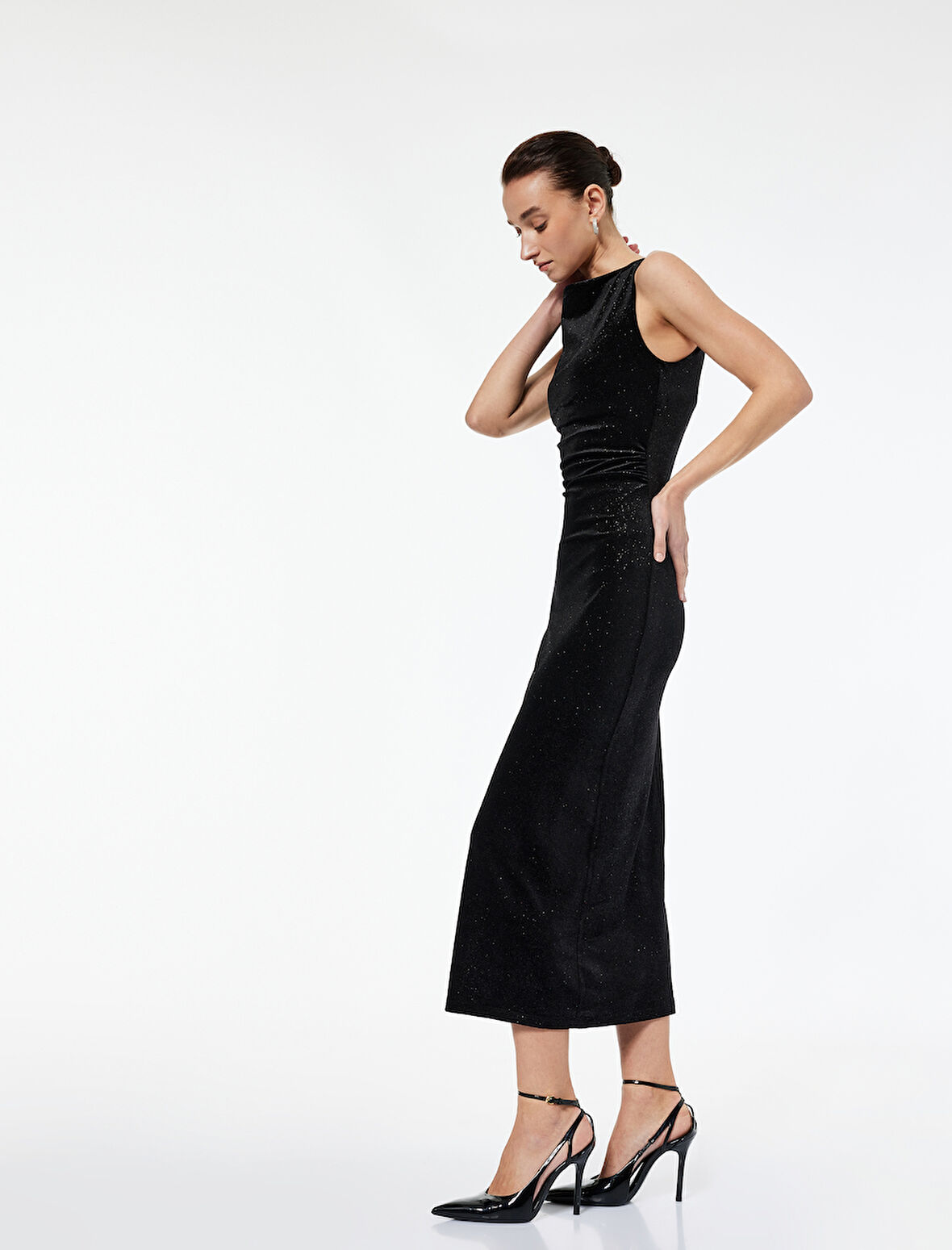 Kolsuz Yuvarlak Yaka Simli Uzun Kadife Elbise