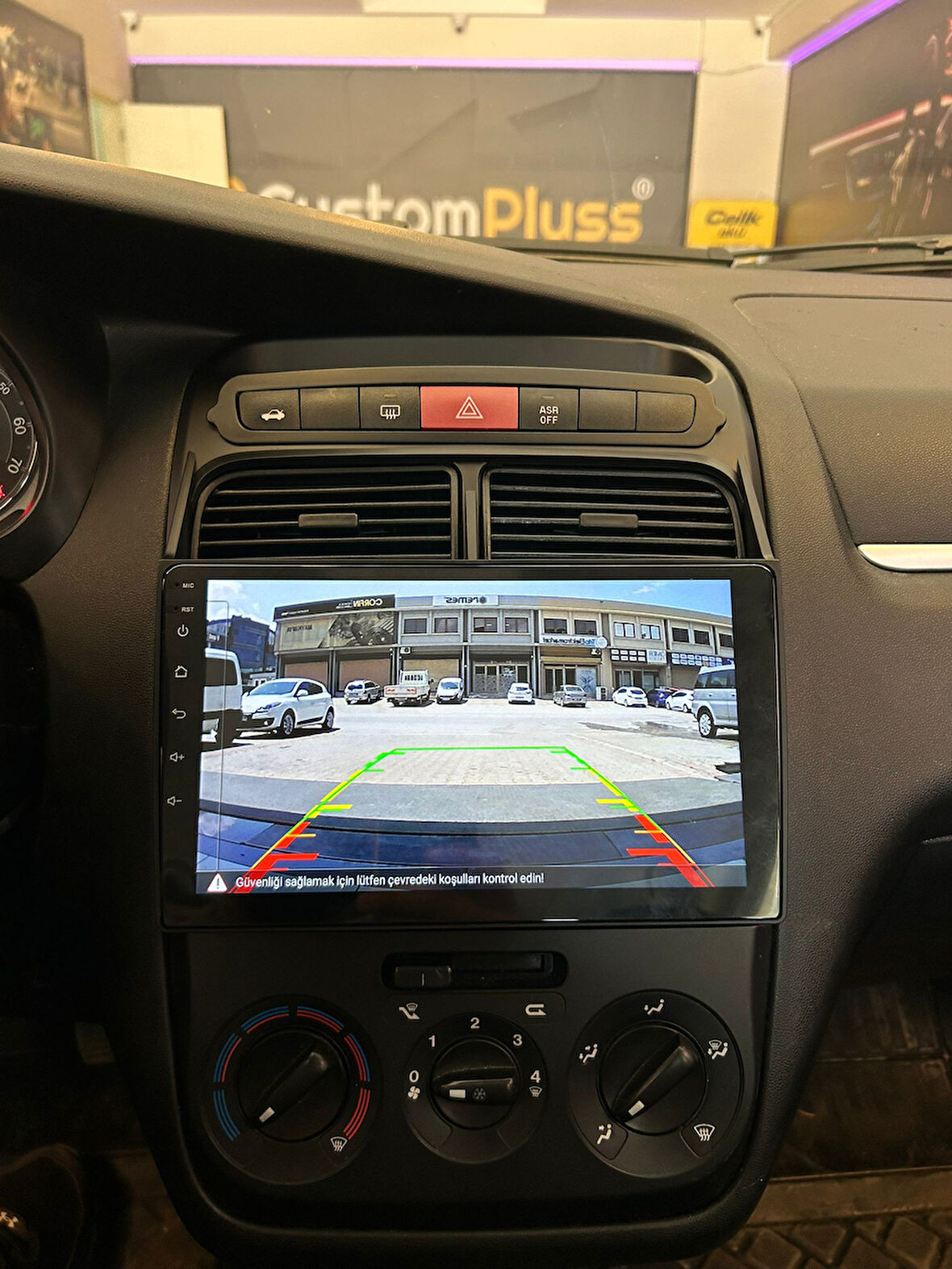 FİAT LİNEA UYUMLU 4 GB RAM 64 GB DAHİLİ HAFIZA 9 İNÇ MULTİMEDYA KABLOSUZ CARPLAY GERİ GÖRÜŞ KAMERALI