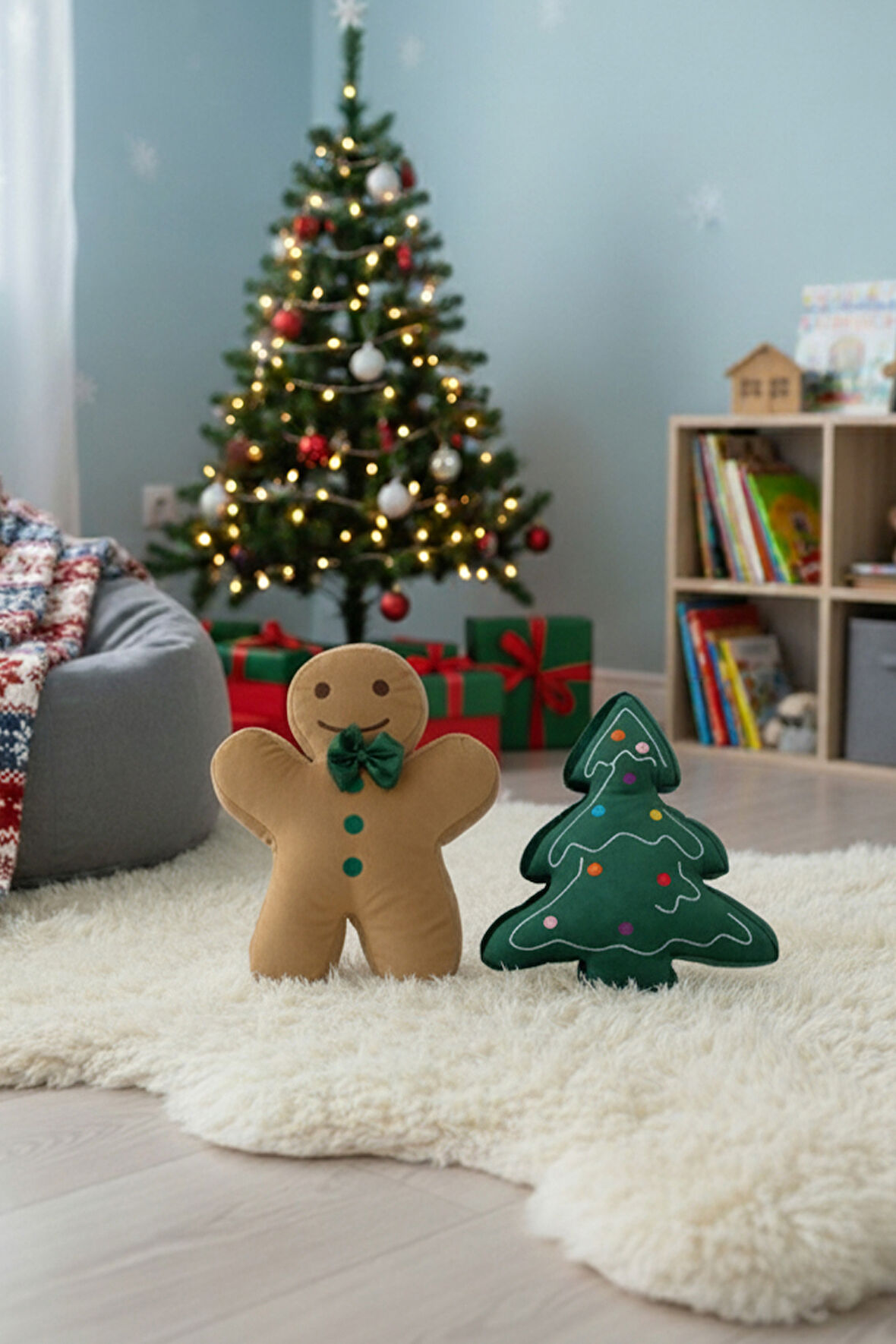 2’li Peluş Set – Kurabiye Adam ve Çam Ağacı Hediyelik Dekoratif Oyuncak Yastık