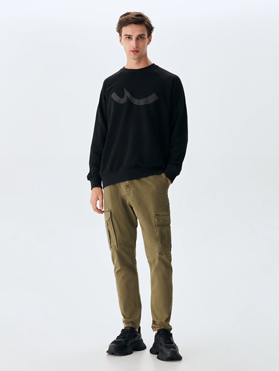 Uzun Kollu Sıfır Yaka Sign Baskılı Siyah Sweatshırt