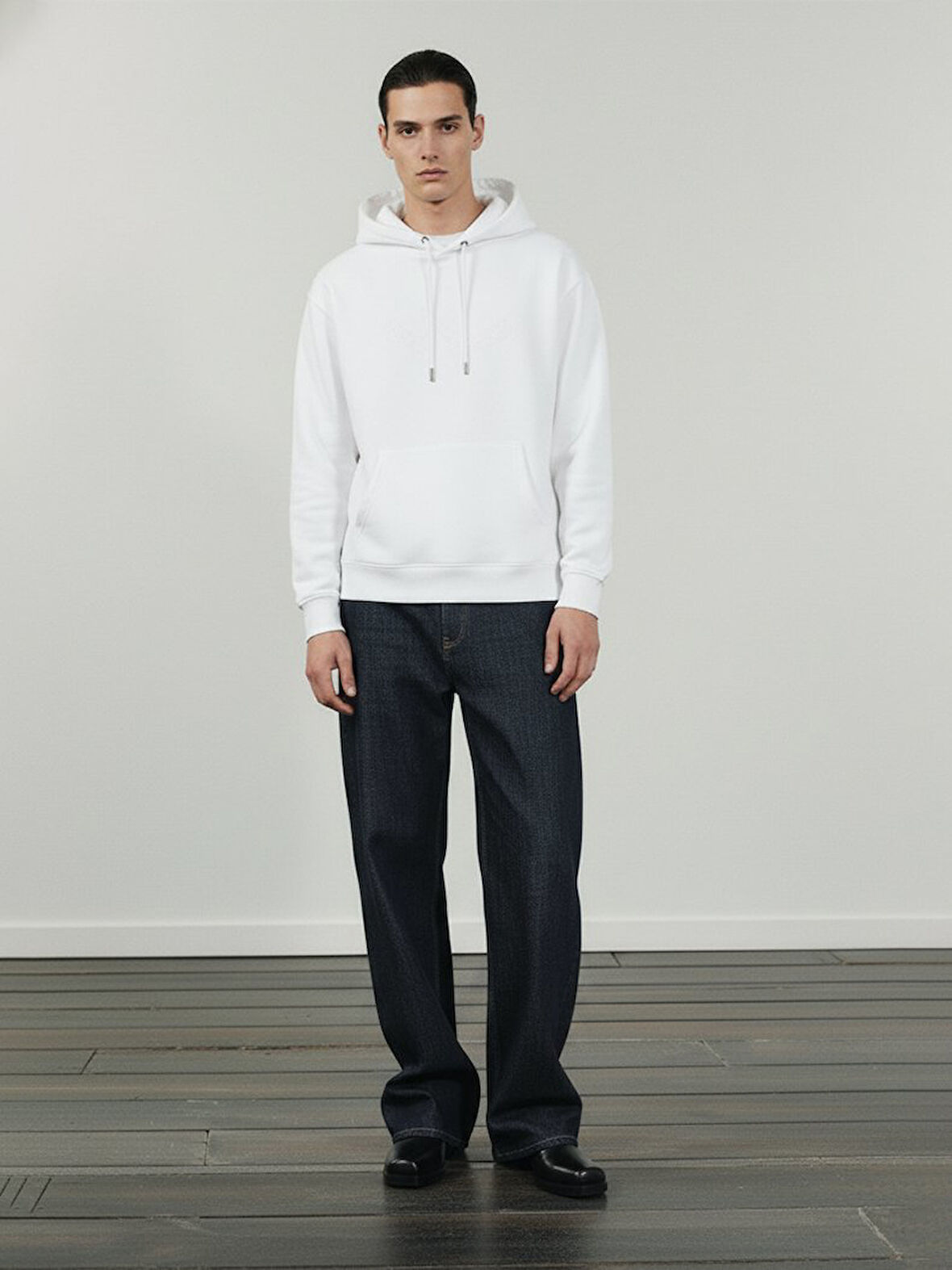 Uzun Kollu Kapüşonlu Sign Baskılı Beyaz Sweatshırt