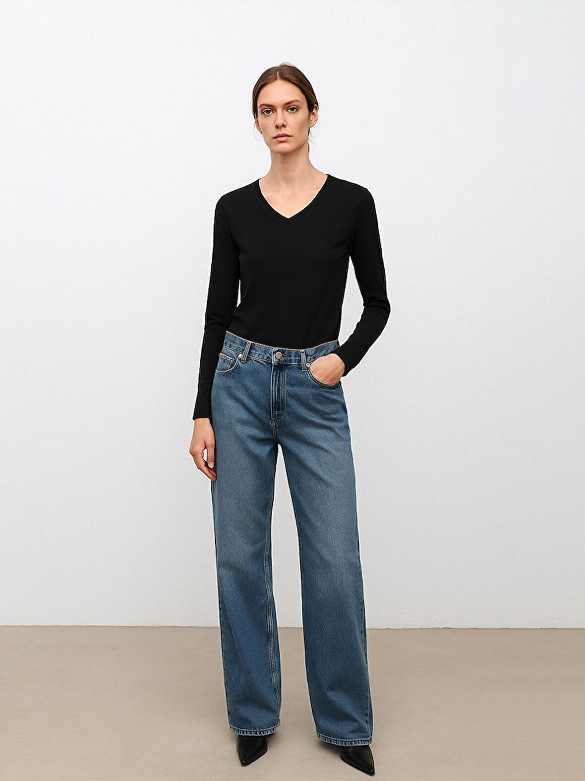 V Yaka Uzun Kollu Basic Siyah Sweatshırt