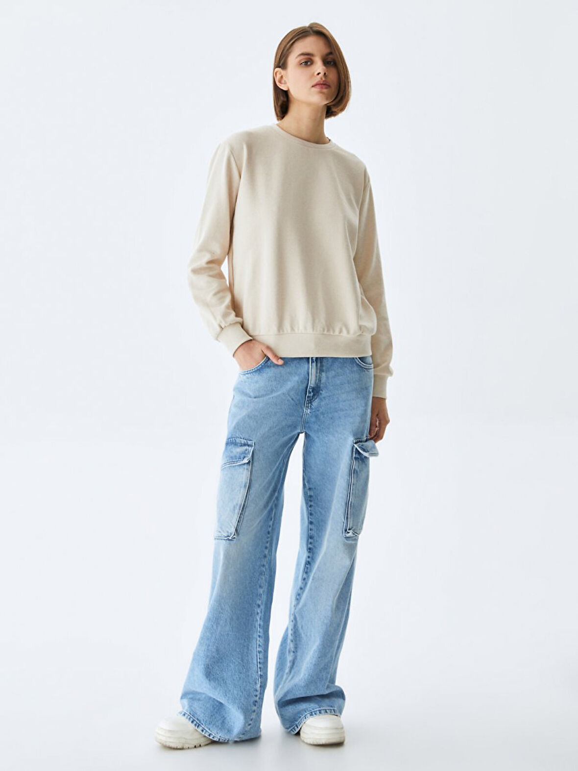 Uzun Kollu Sıfır Yaka Basic Krem Sweatshırt