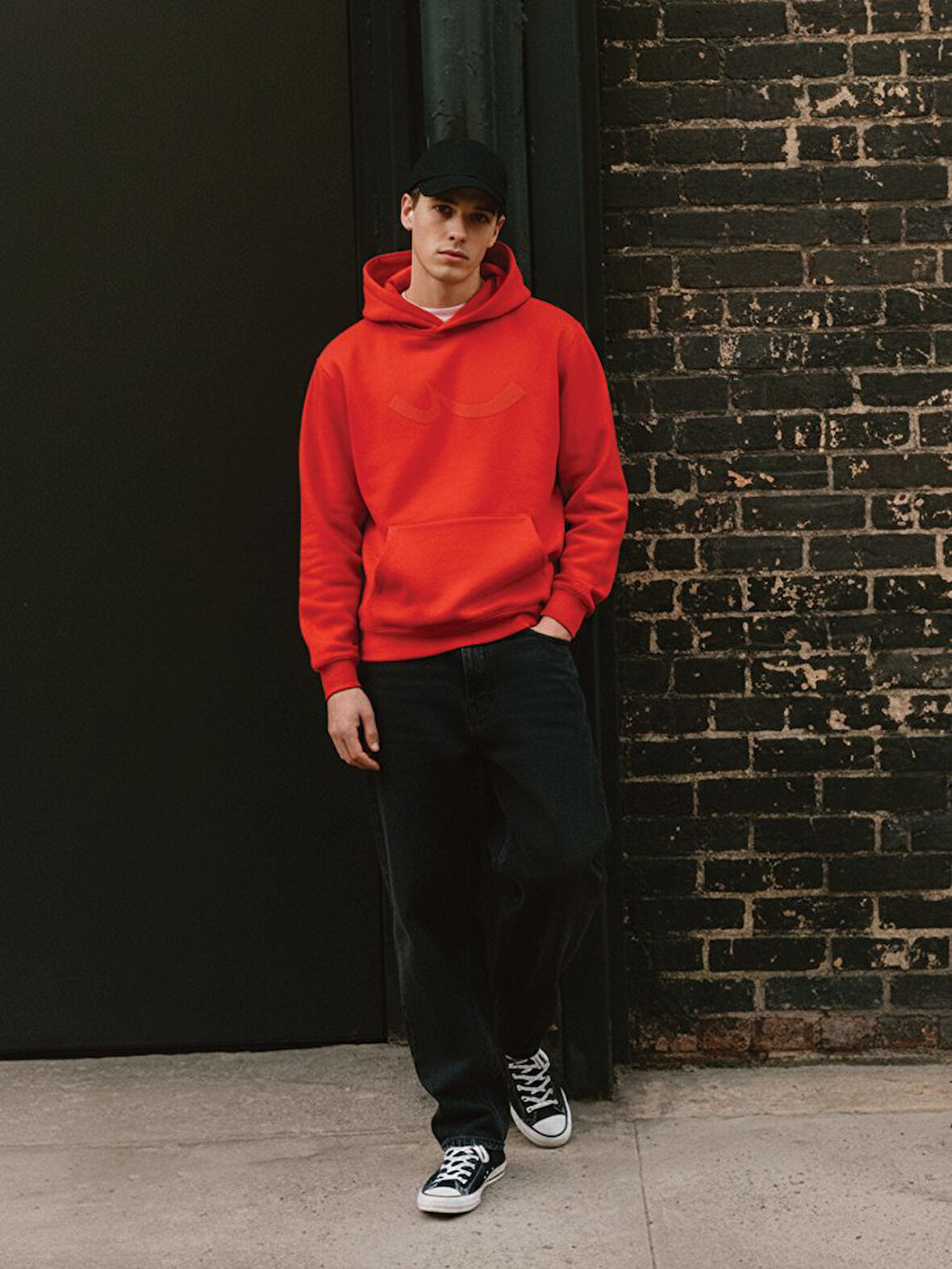 Uzun Kollu Kapüşonlu Sign Baskılı Kırmızı Sweatshırt