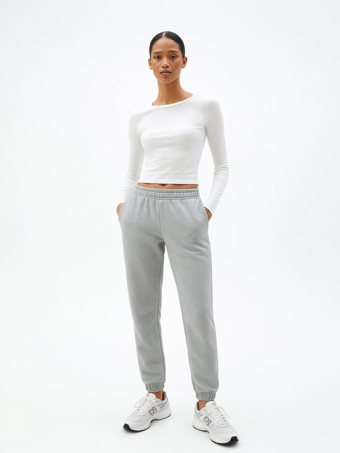 Beli Lastikli Dar Paça Gri Eşofman