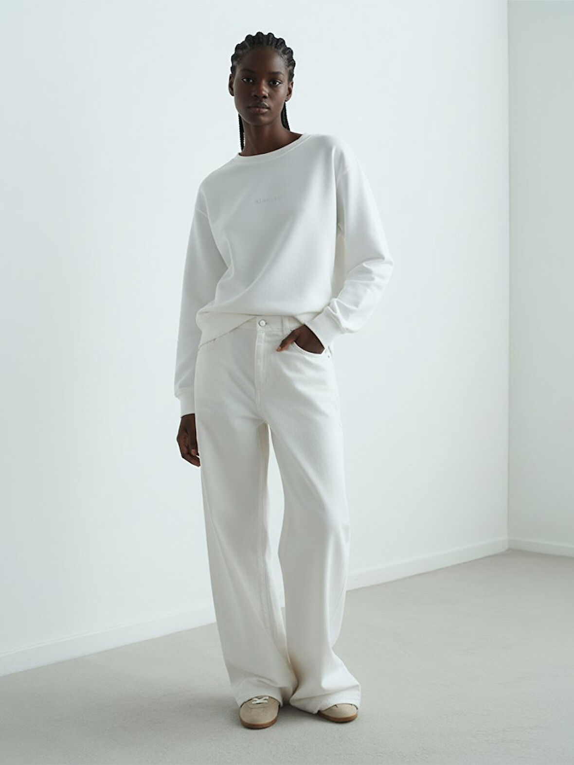 Uzun Kollu Sıfır Yaka Slogan Baskılı Beyaz Sweatshırt