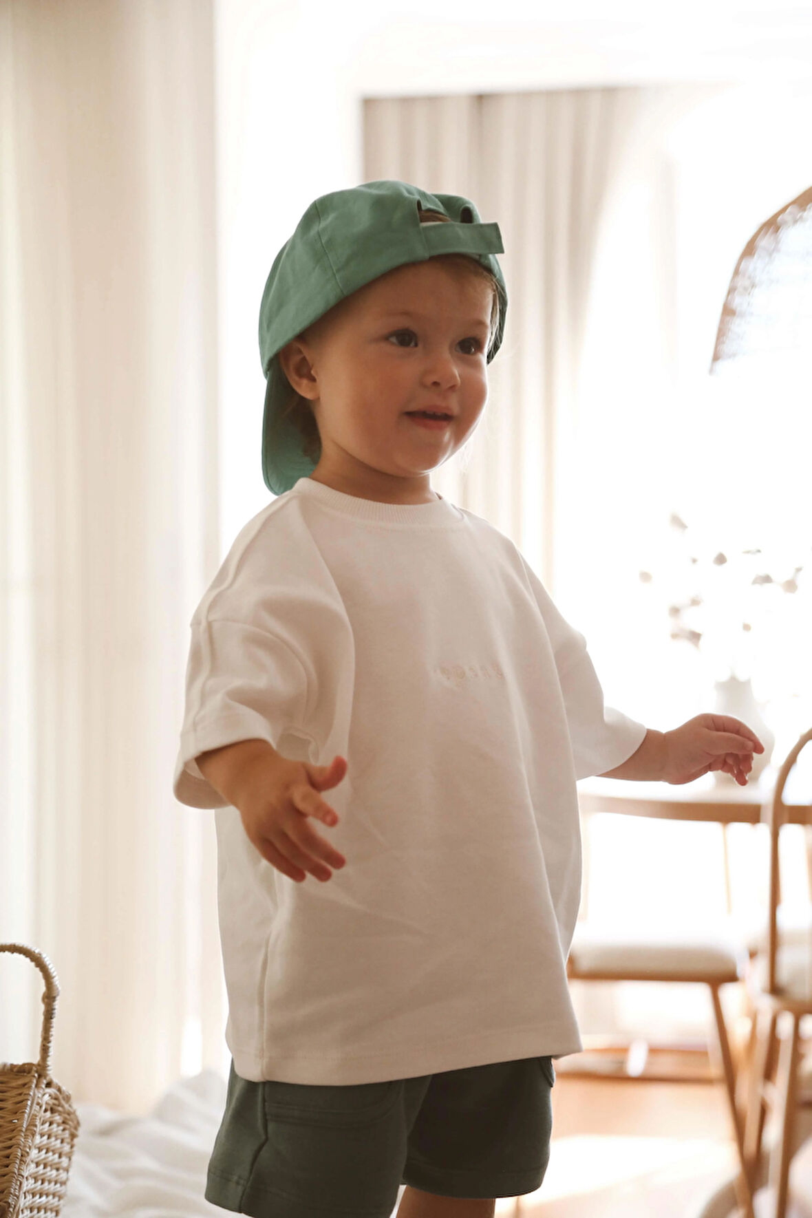 Beyaz Bisiklet Yaka Oversize T-shirt Bebek - Çocuk