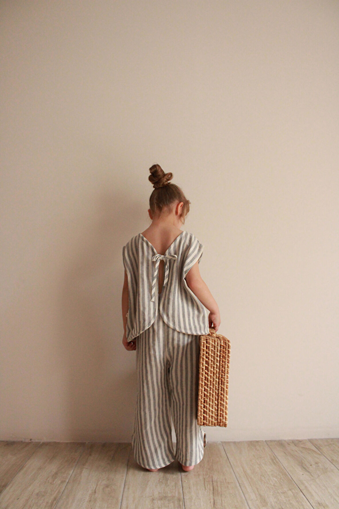 Gri Çizgili Sırt Detaylı Müslin Takım