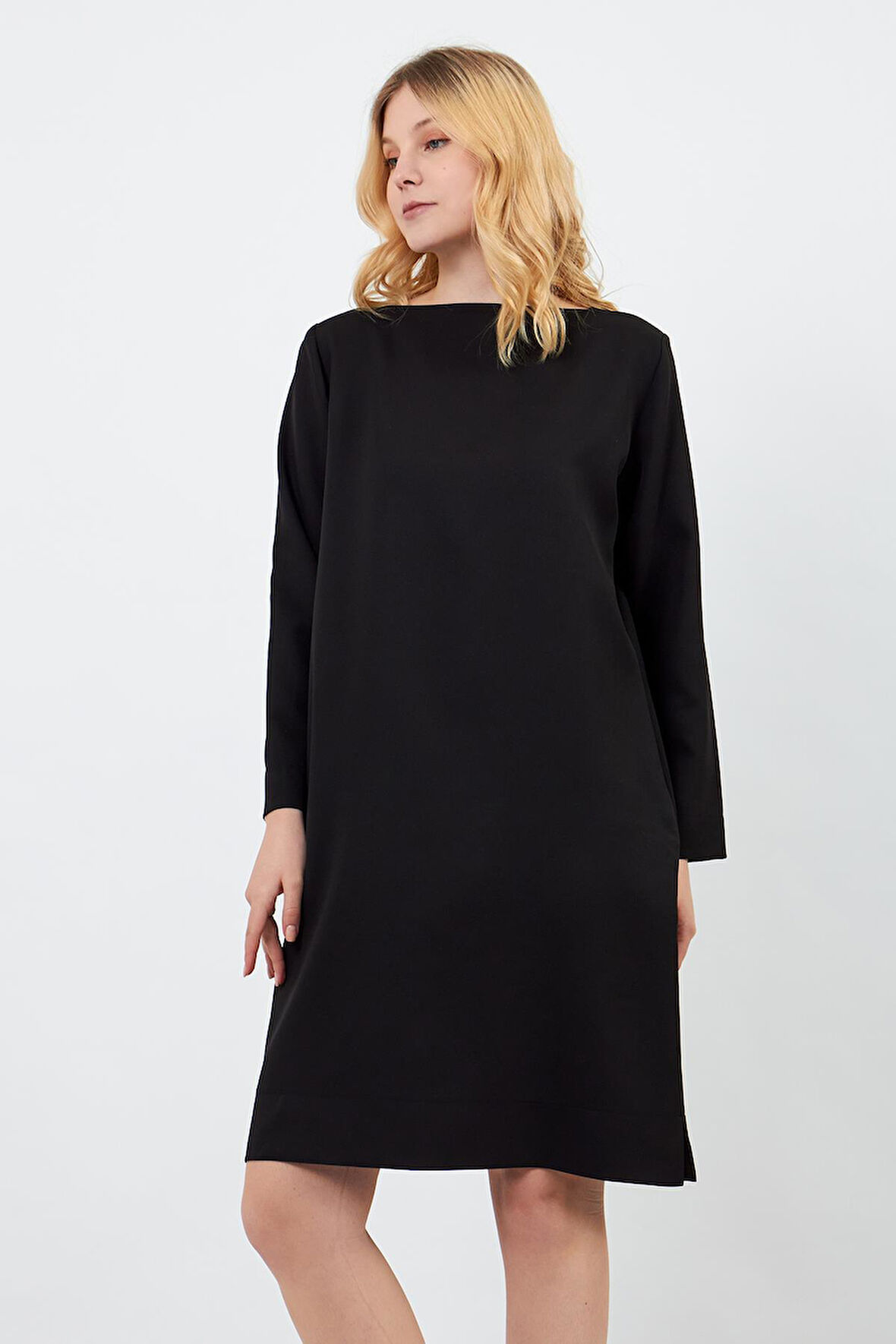 Omuz Detaylı Yanden Cepli Elbise