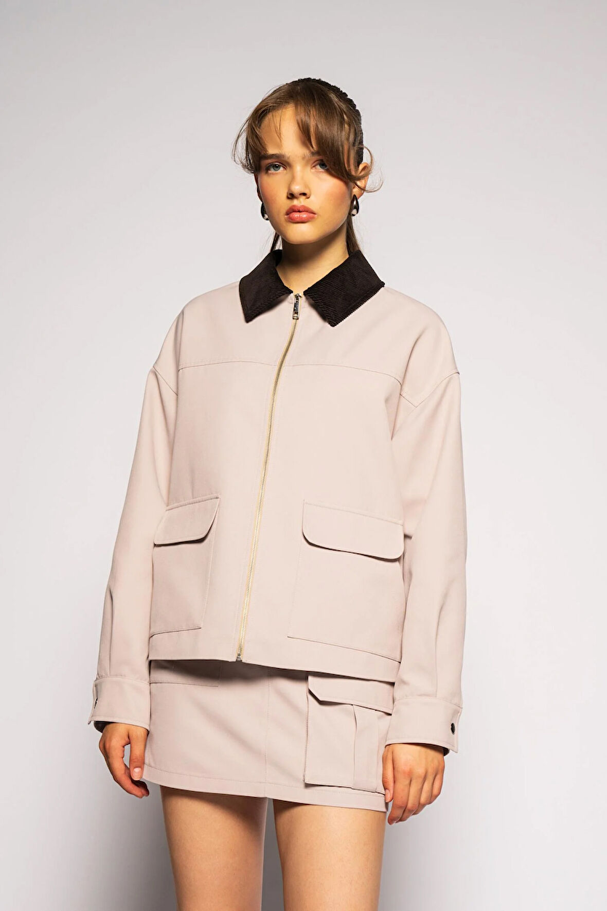 Kadın Bej Kadife Yaka Gabardin Ceket