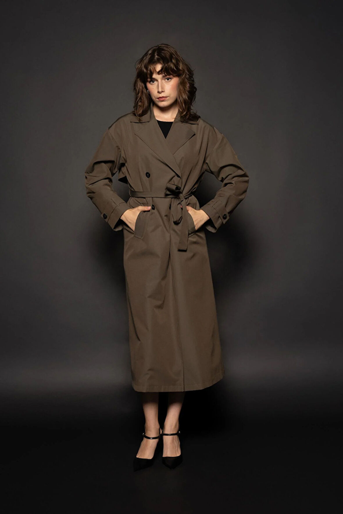 Kadın Haki Kemerli Yırtmaçlı Uzun Trençkot