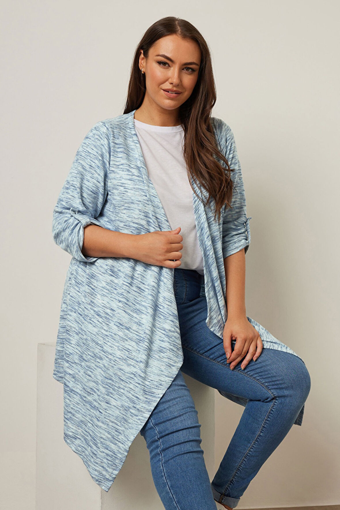 Büyük Beden Uzun Kollu Önü Kapamasız Asimetrik Kesim İnce Hırka 304057