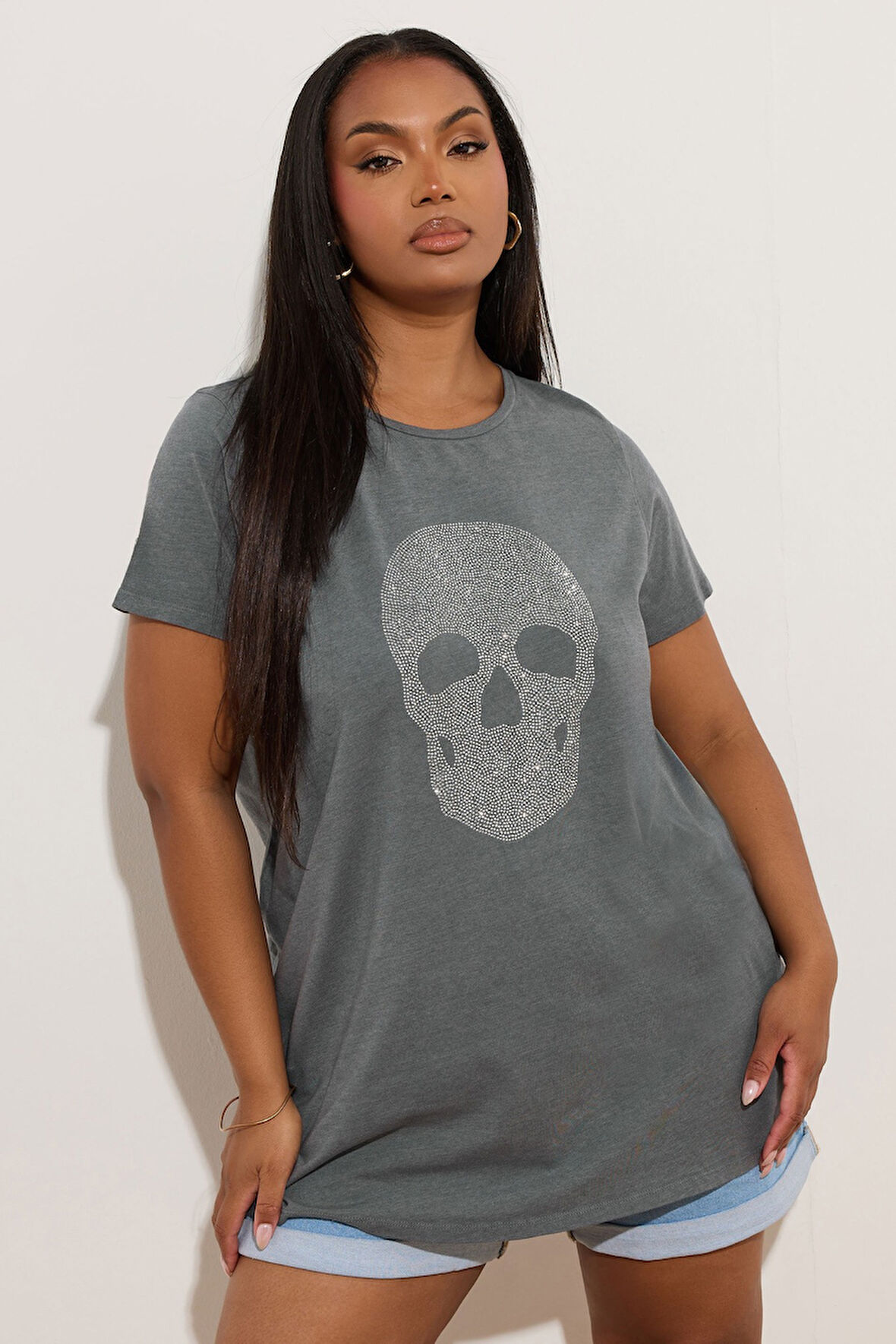 Büyük Beden Bisiklet Yaka Kısa Kollu Kuru Kafa Baskılı Taşlı T-shirt 304131