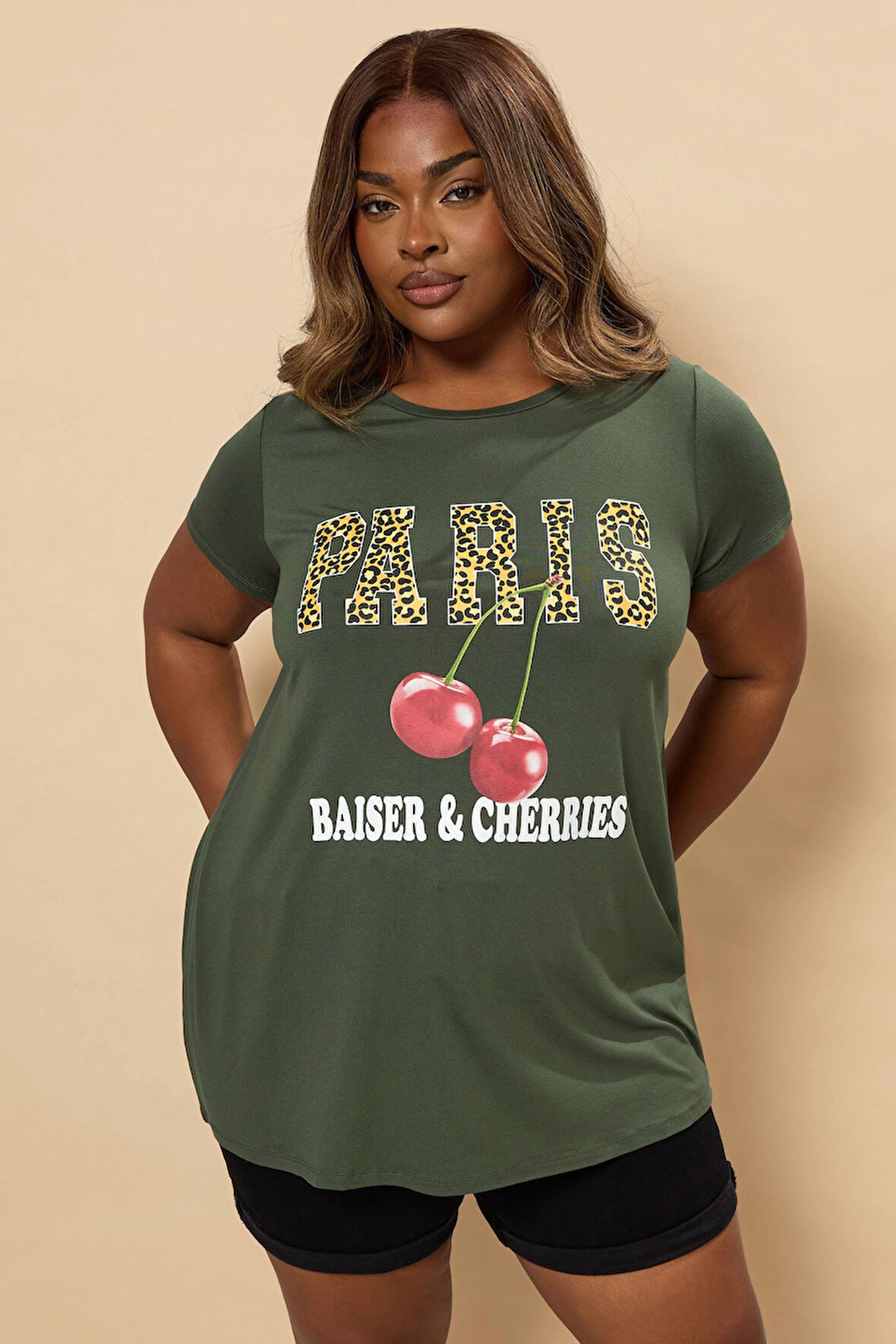 Büyük Beden Bisiklet Yaka Kısa Kollu Parlak Baskılı T-shirt 304175