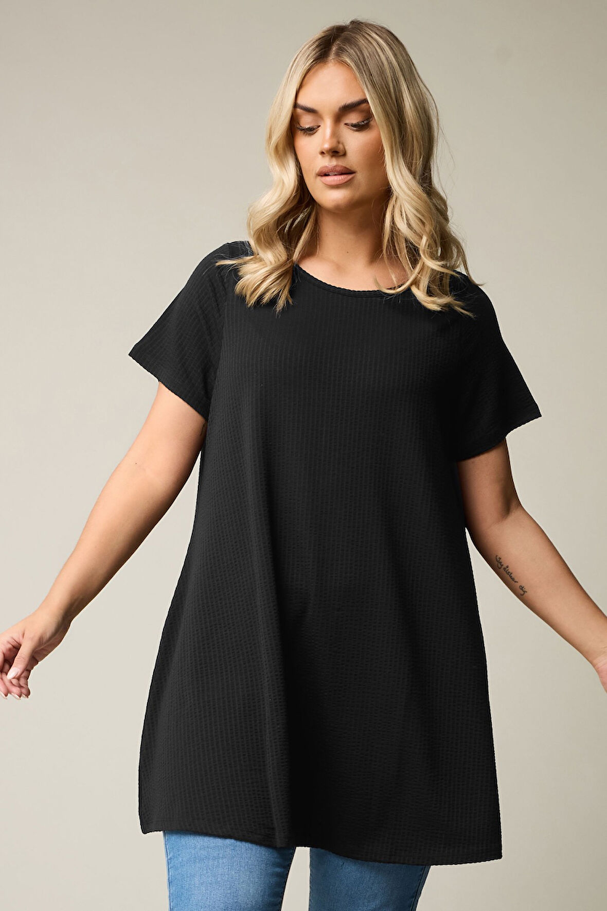 Büyük Beden Bisiklet Yaka Kısa Kollu Bürümcük Kumaş Uzun T-shirt 304000