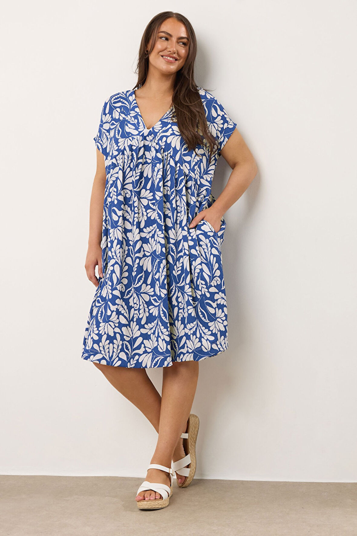 Büyük Beden V Yaka Kısa Kollu Cepli Çiçek Desenli Midi Elbise 616286