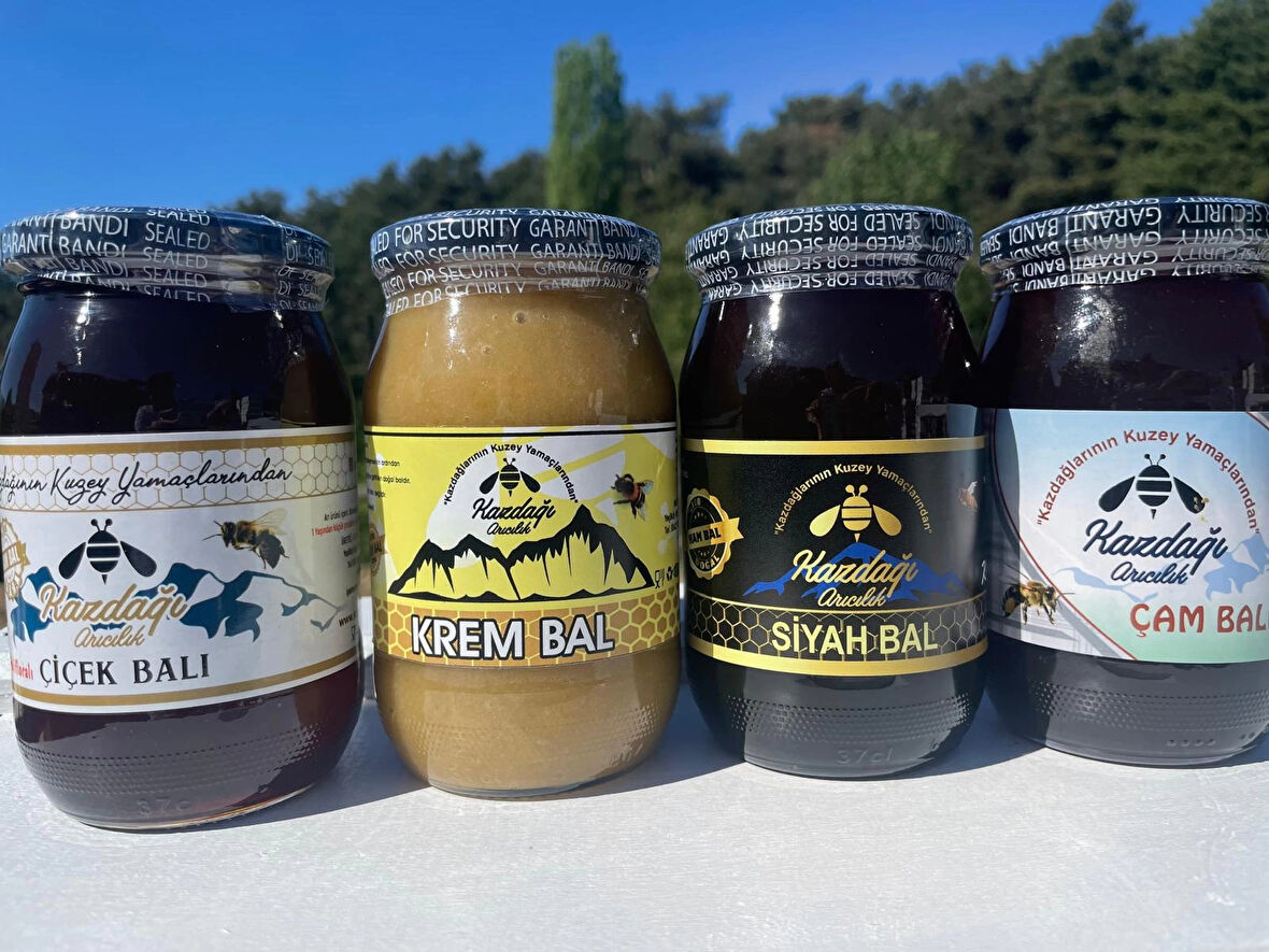 Kazdağı 4’lü Premium Set (Siyah Bal 500g• Polifloralı Çiçek Balı 500g • Çam Balı 500g• Krem Bal 500g)
