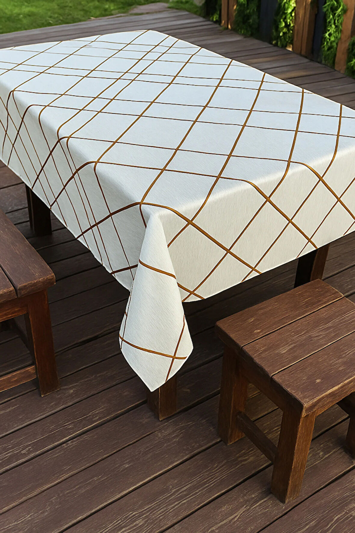 Silinebilir Lüks Su Geçirmez Kaymaz PVC Masa Örtüsü Muşamba Gold Şerit Desenli Sofra Bezi